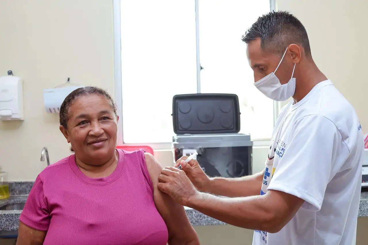 Foto 6 – Mais de 1,2 mil doses são aplicadas no Dia D de vacinação contra a influenza em Codó