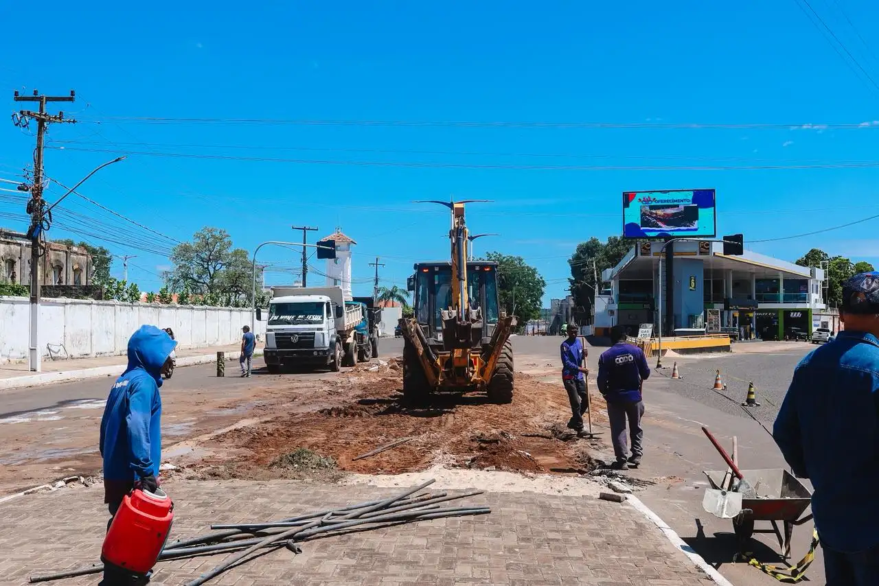 Galeria de imagens - Foto 1 da notícia: Prefeitura de Codó realiza intervenção para melhorar o trânsito na Avenida João Ribeiro