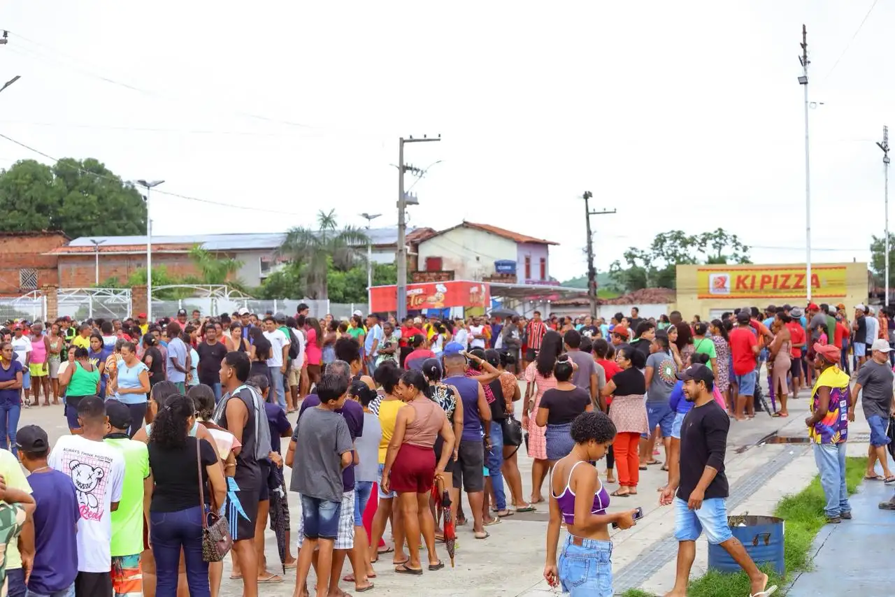 Galeria de imagens - Foto 2 da notícia: Prefeitura de Codó distribui 60 toneladas de peixe e beneficia milhares de famílias na Semana Santa