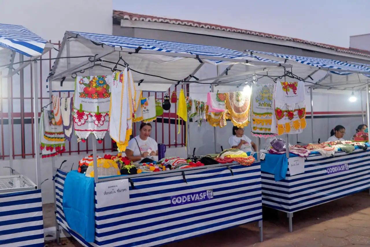 Galeria de imagens - Foto 16 da notícia: Prefeitura de Codó valoriza produtores e artesãos locais em mais uma edição da Feira da Agricultura Familiar