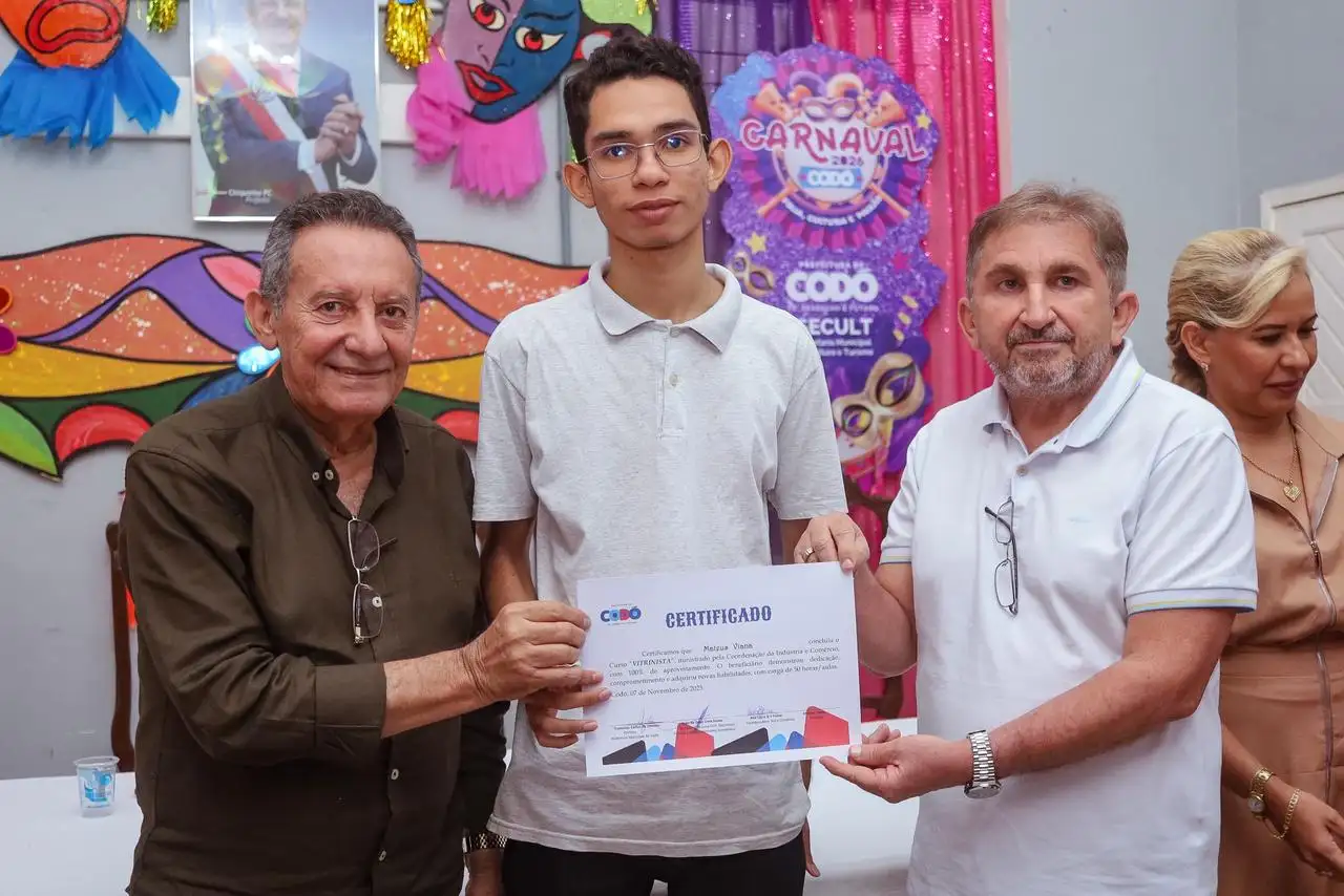 Galeria de imagens - Foto 3 da notícia: Prefeitura de Codó e IEMA certificam participantes do curso de Vitrinismo com foco no fortalecimento do comércio local