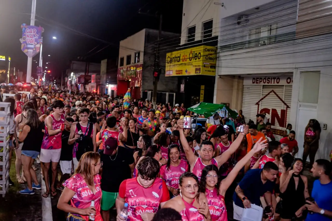 Galeria de imagens - Foto 9 da notícia: Abertura do Carnaval de Codó reúne multidão e dá início à “Folia, Cultura e Paixão” 2026