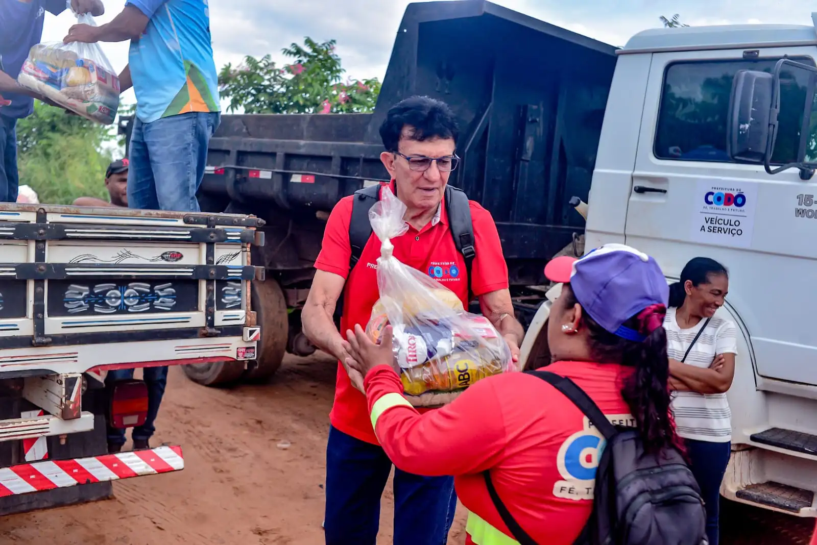 Foto 2 – Prefeitura de Codó promove entrega de cestas básicas a servidores da limpeza pública em encontro na sede do setor