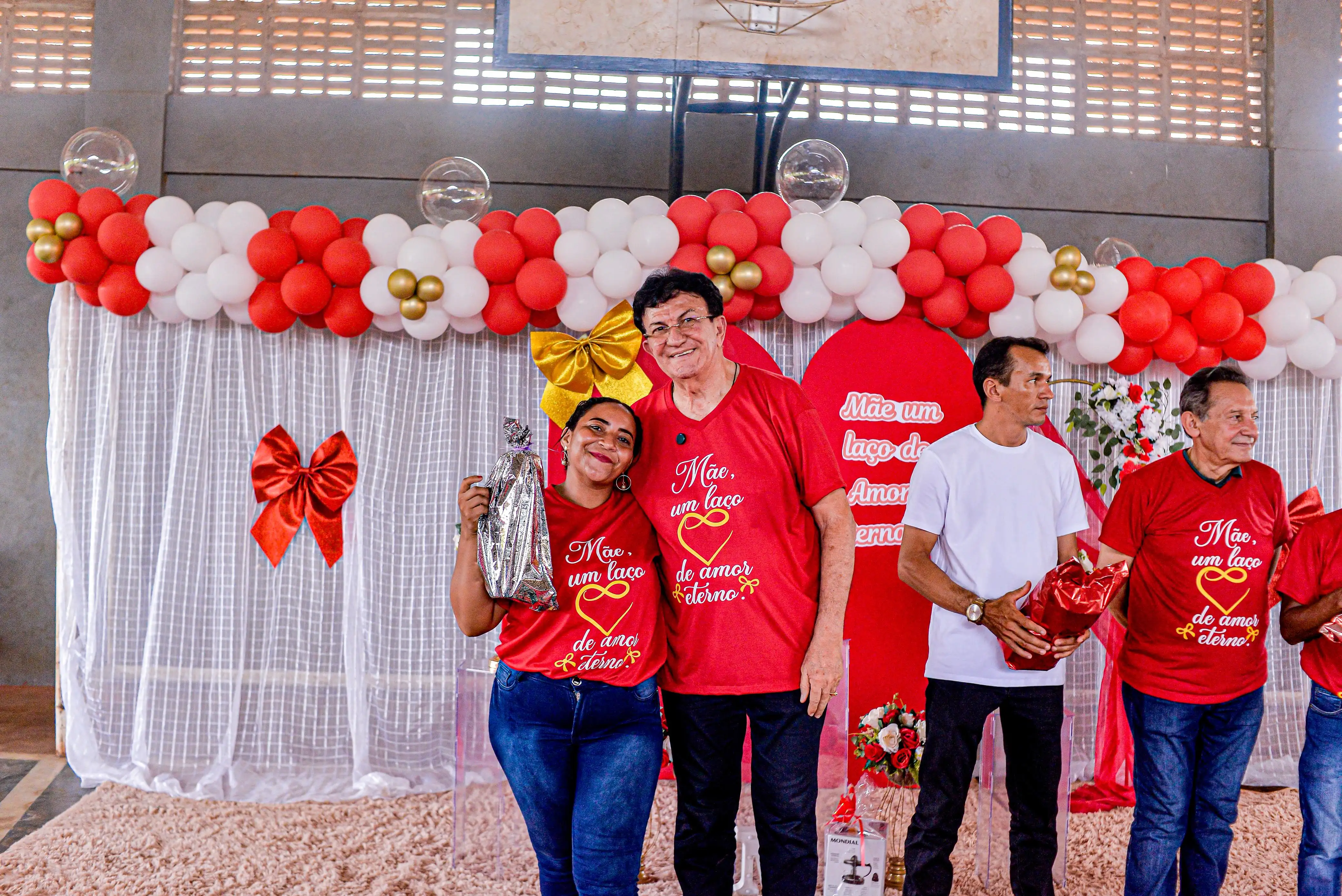 Foto 12 – Prefeito Chiquinho FC anuncia pacote de obras em Cajazeiras durante comemoração do Dia das Mães