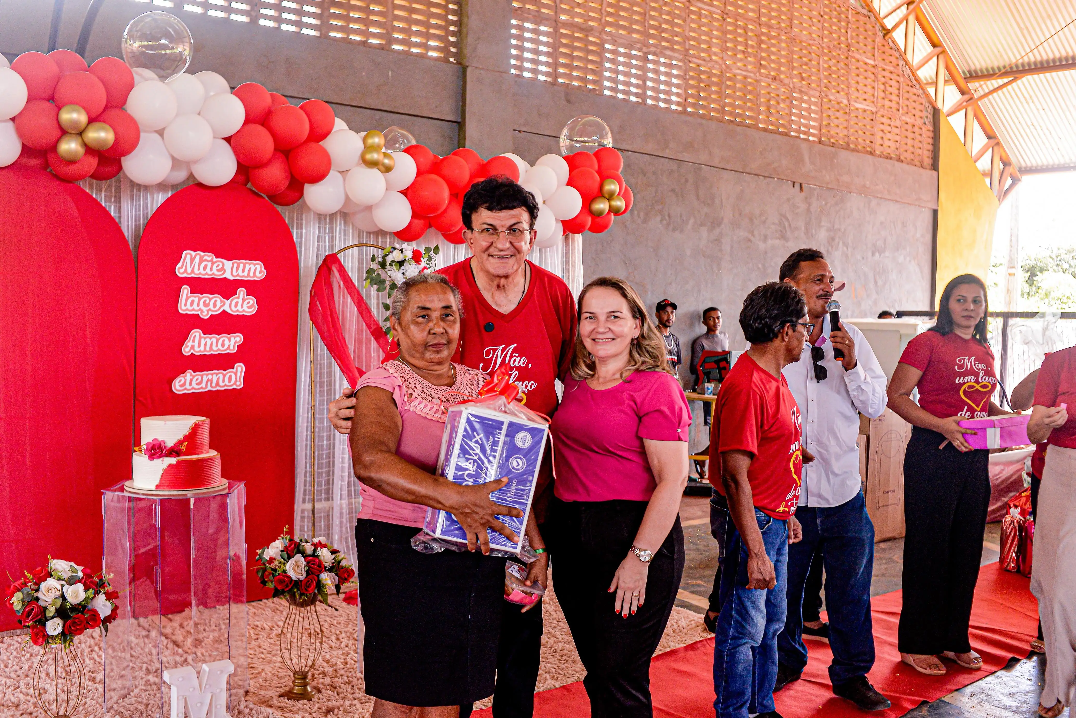 Foto 14 – Prefeito Chiquinho FC anuncia pacote de obras em Cajazeiras durante comemoração do Dia das Mães