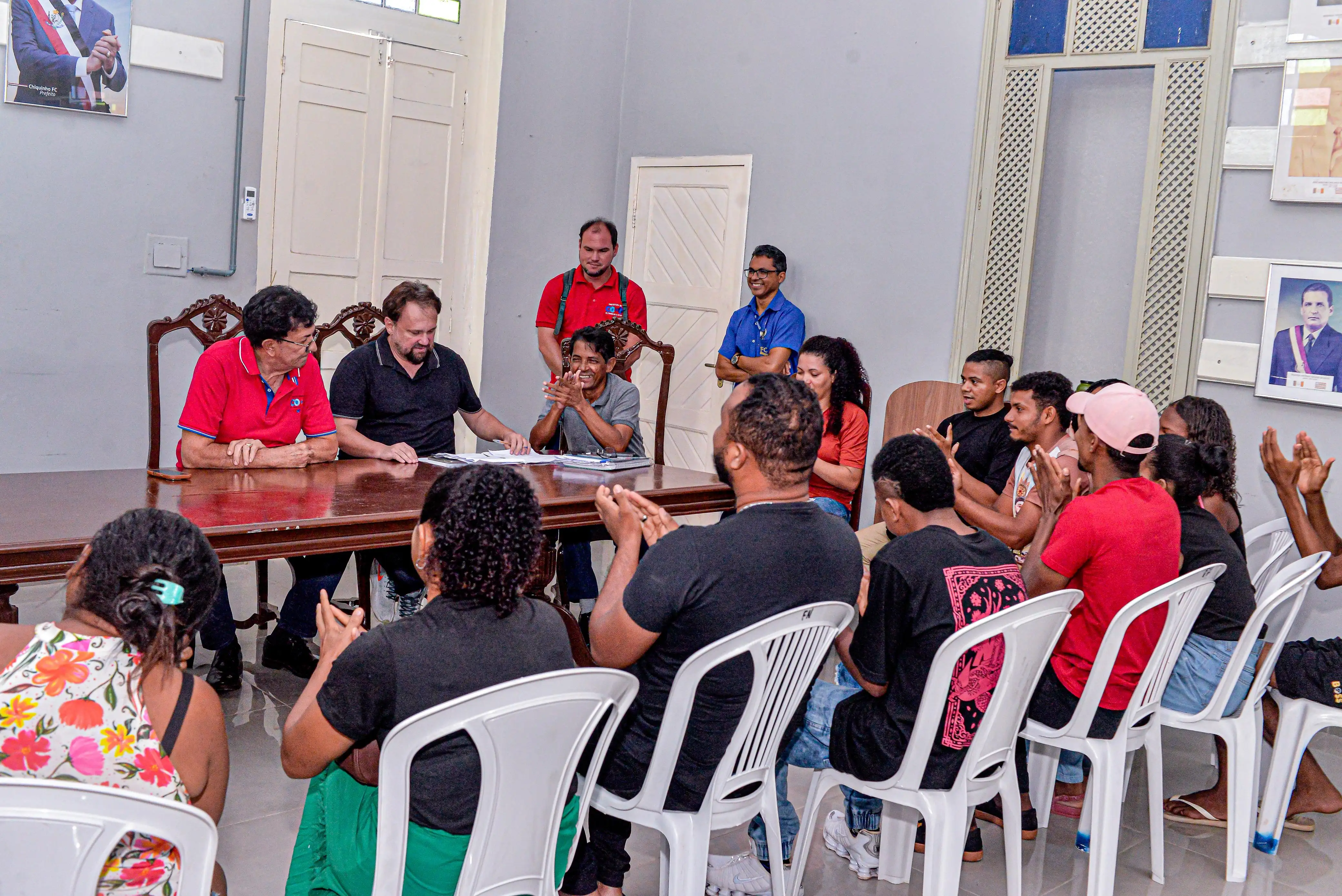 Foto 2 – Prefeitura de Codó entrega incentivo financeiro a grupos de festas juninas