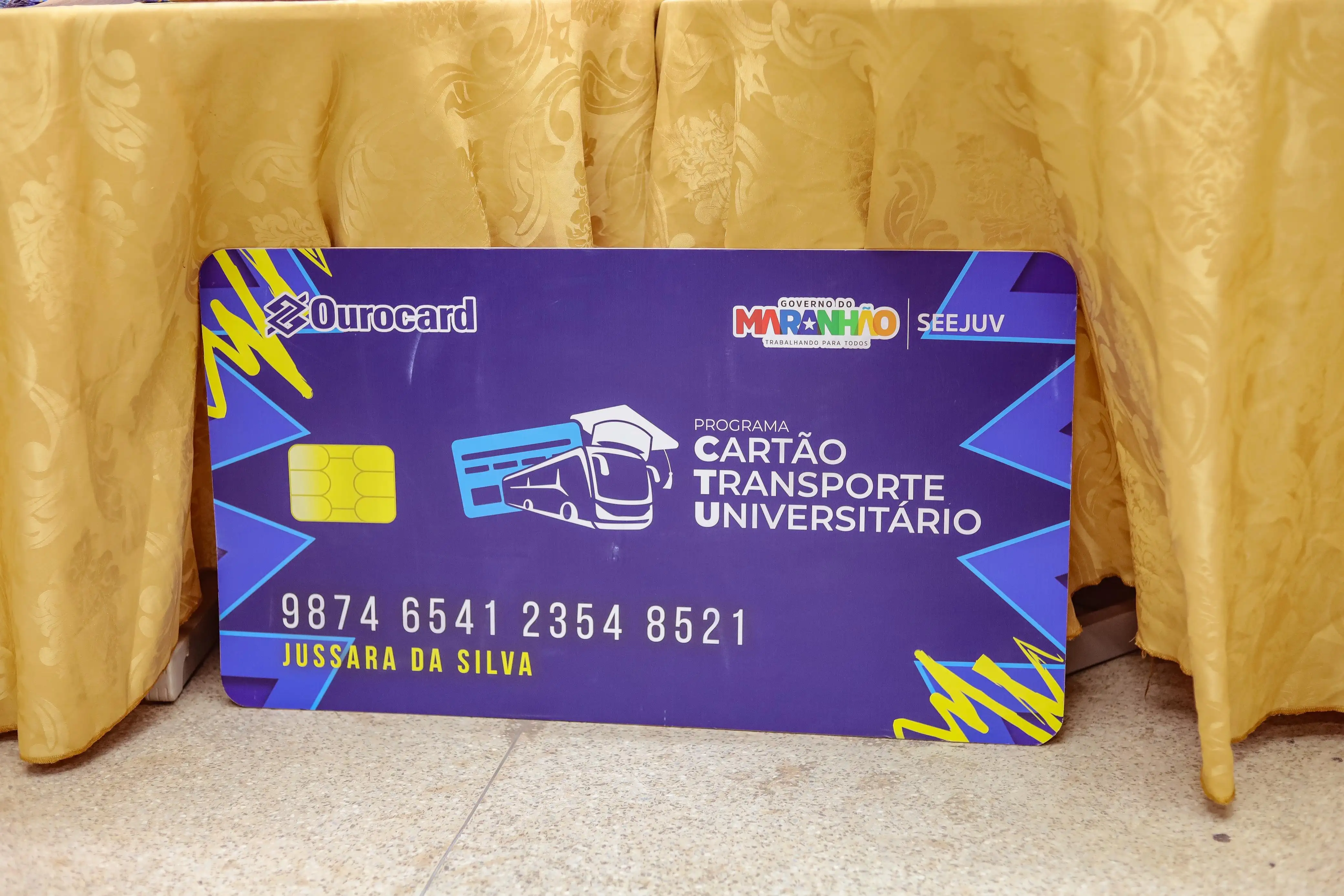 Foto 9 – Estudantes codoenses recebem cartões do Programa Cartão Transporte Universitário
