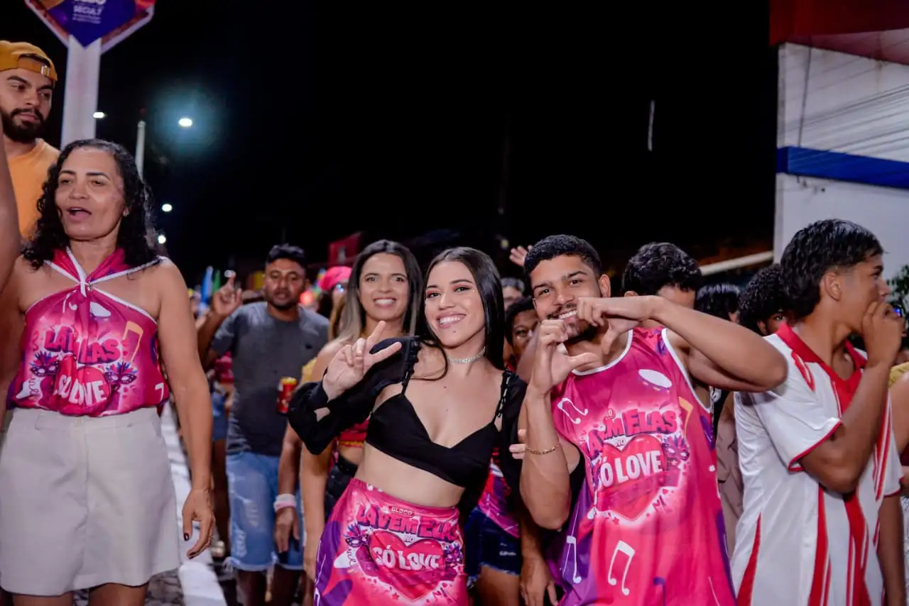 Galeria de imagens - Foto 13 da notícia: Abertura do Carnaval de Codó reúne multidão e dá início à “Folia, Cultura e Paixão” 2026