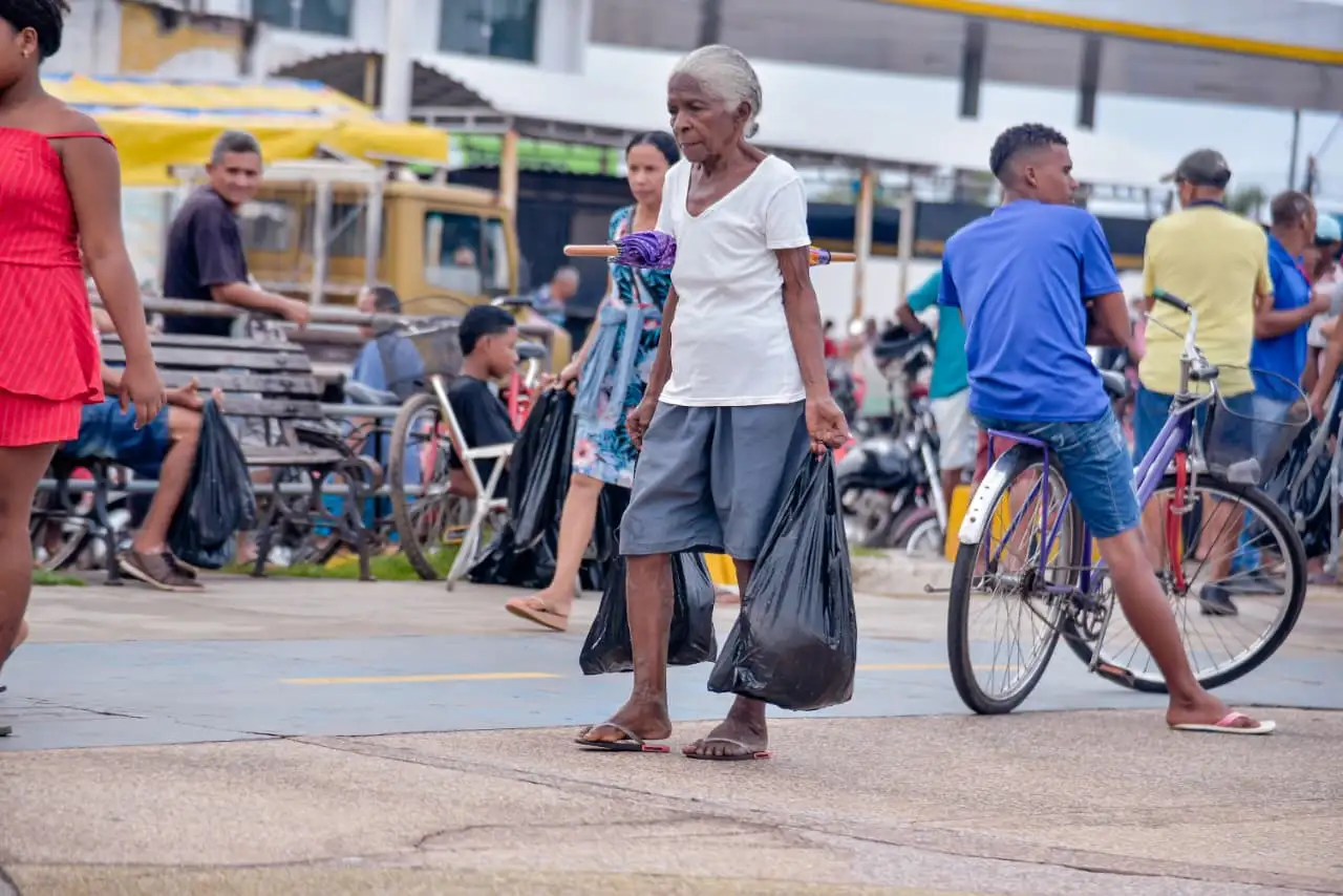 Galeria de imagens - Foto 8 da notícia: Prefeitura de Codó distribui 60 toneladas de peixe e beneficia milhares de famílias na Semana Santa