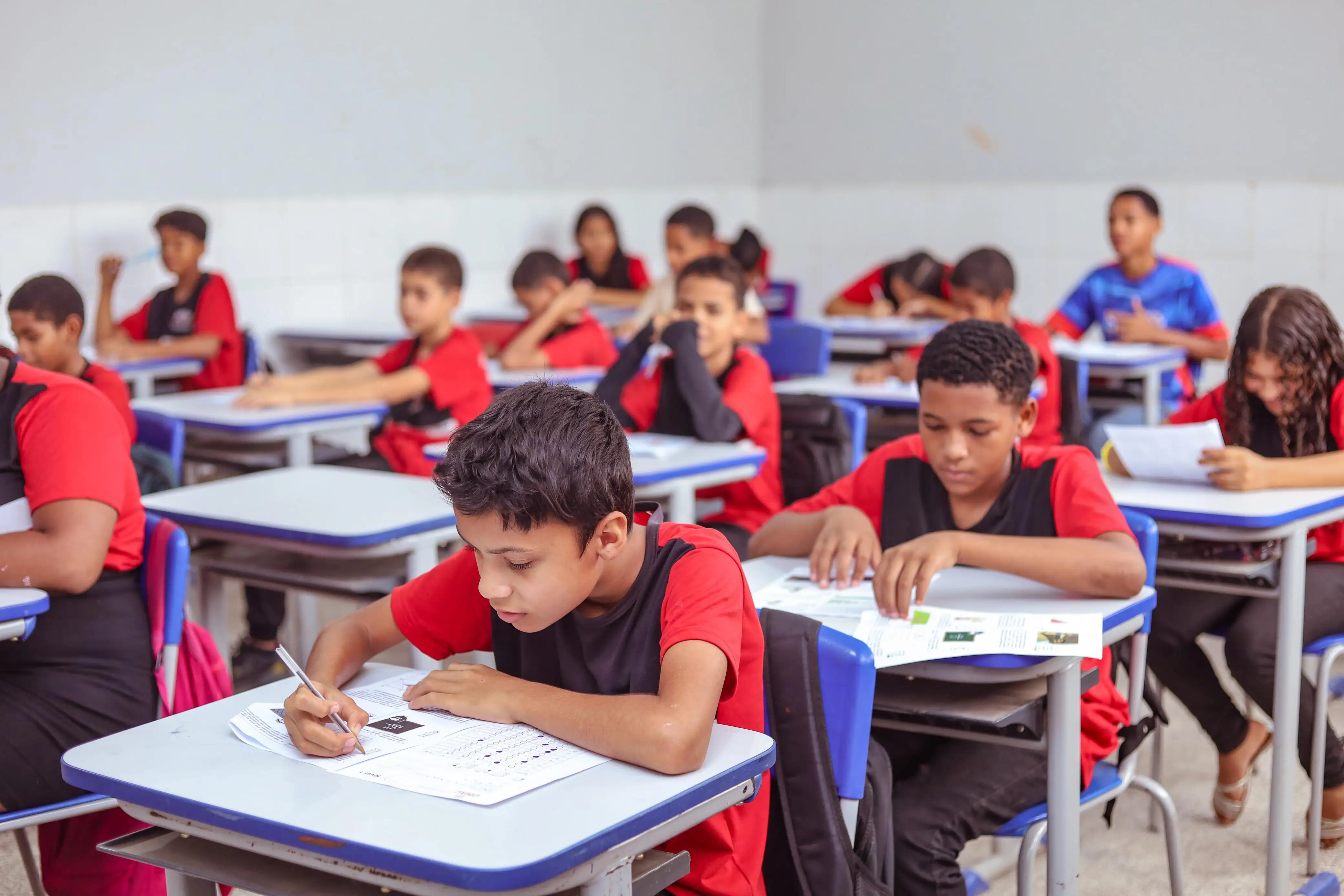 Galeria de imagens - Foto 6 da notícia: Escolas das redes municipal e privada de ensino de Codó aplicam provas da primeira fase da OMAC