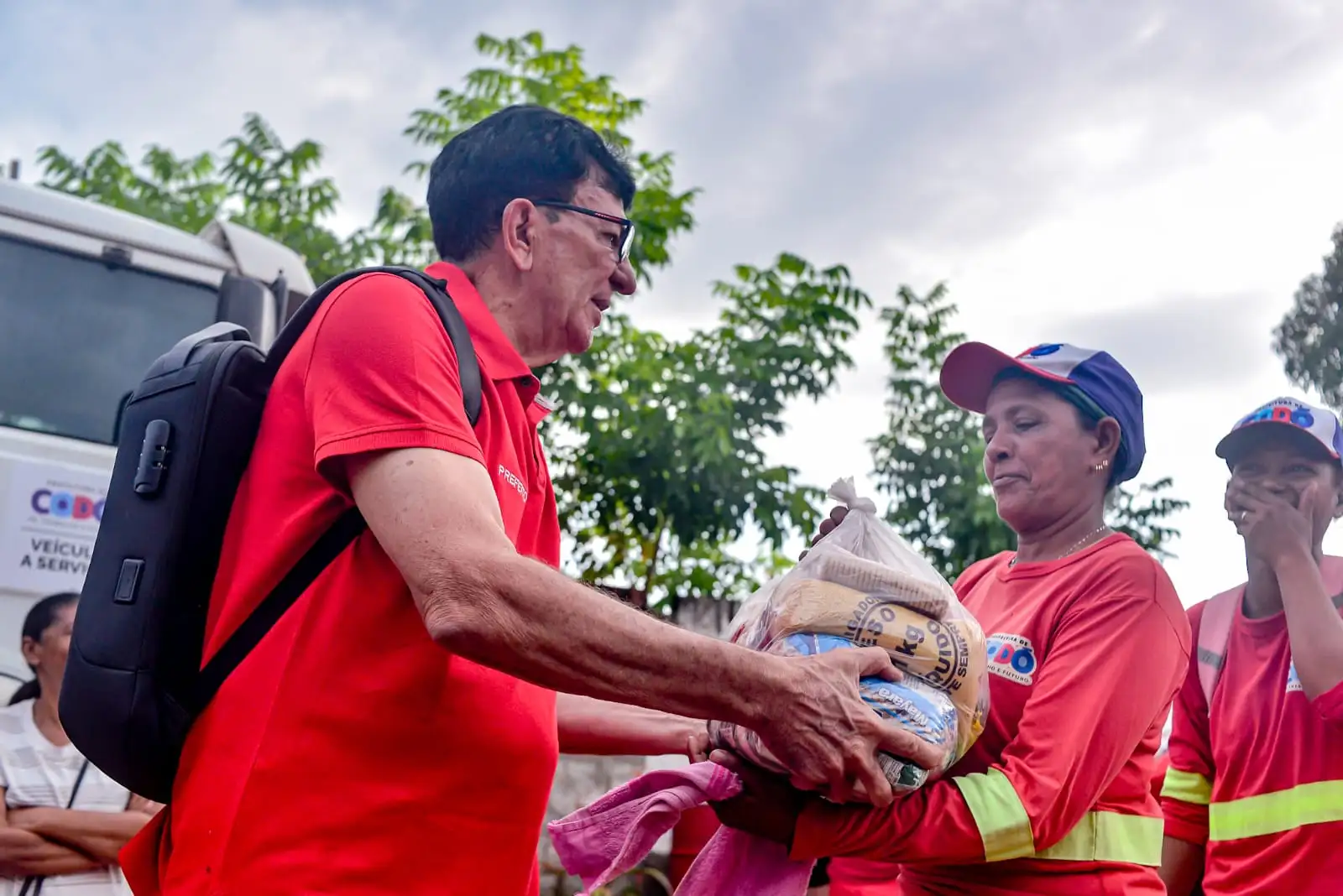 Foto 3 – Prefeitura de Codó promove entrega de cestas básicas a servidores da limpeza pública em encontro na sede do setor