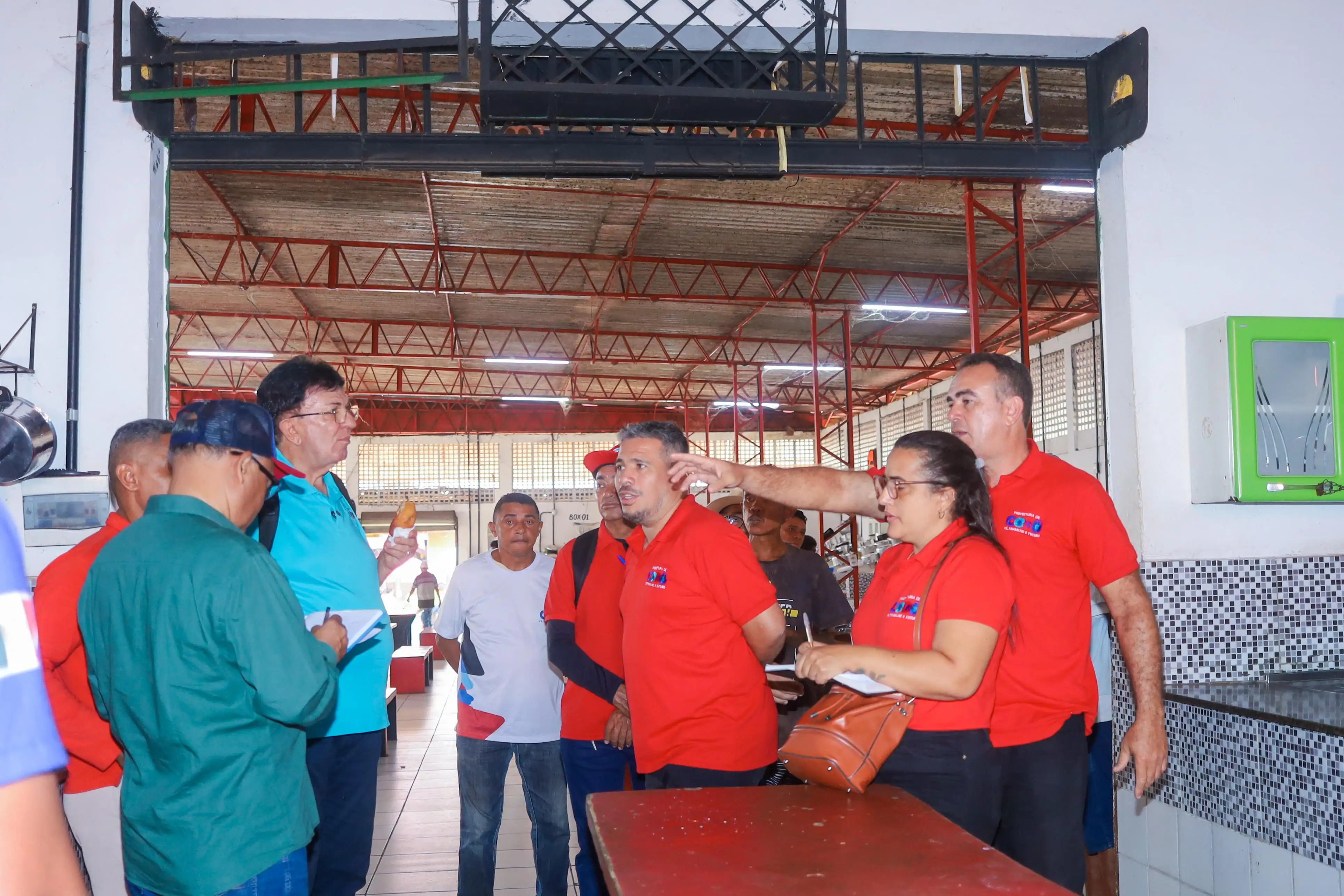 Galeria de imagens - Foto 7 da notícia: Prefeito Chiquinho FC visita Mercado Central de Codó para identificar problemas estruturais e providenciar melhorias