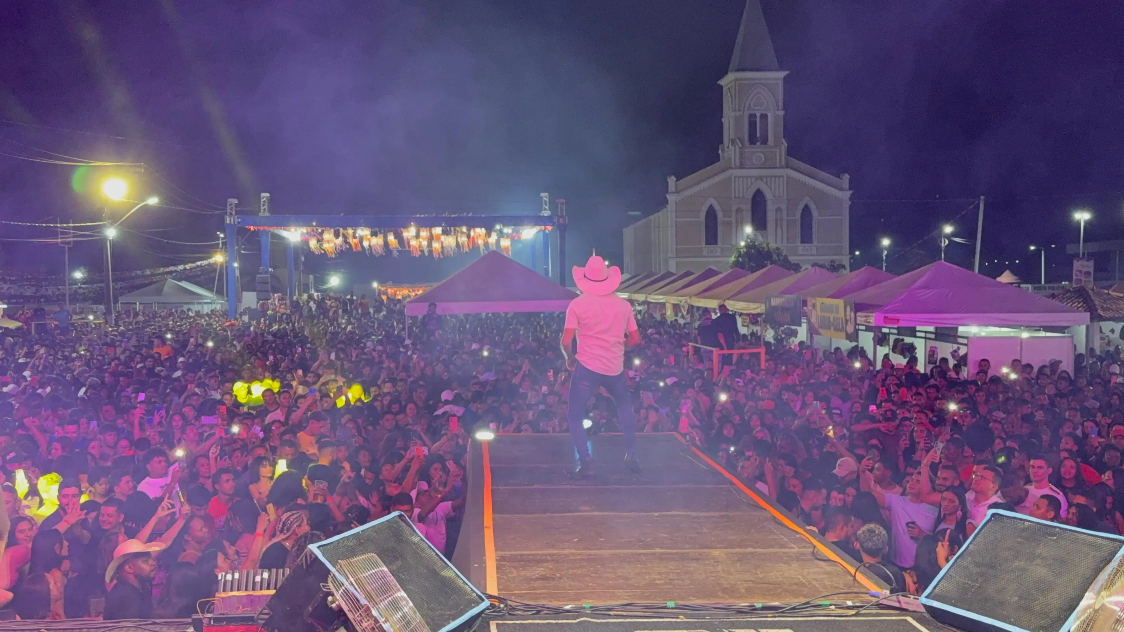 Galeria de imagens - Foto 13 da notícia: Festival Julino de Codó bate recorde de público no segundo dia de festa na Praça São Sebastião