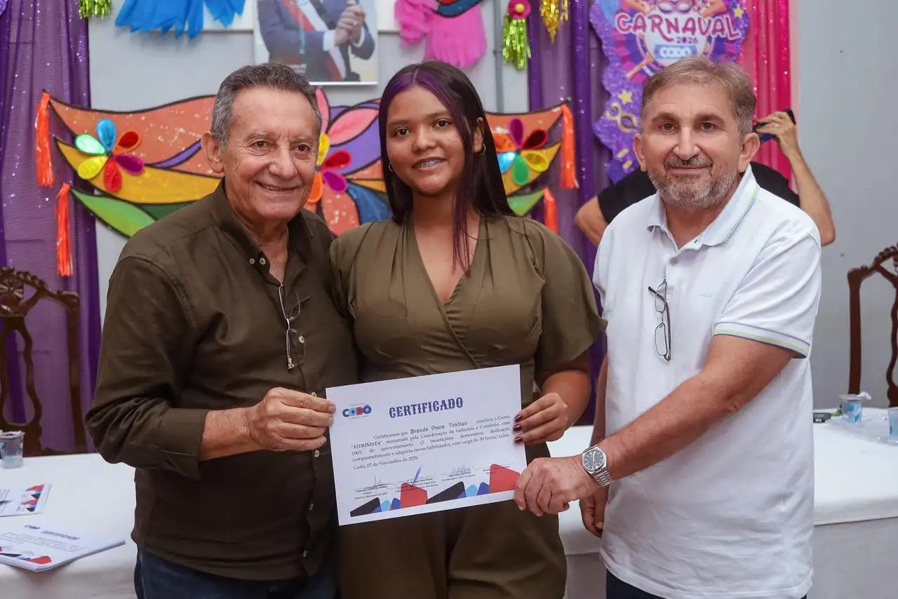 Galeria de imagens - Foto 6 da notícia: Prefeitura de Codó e IEMA certificam participantes do curso de Vitrinismo com foco no fortalecimento do comércio local