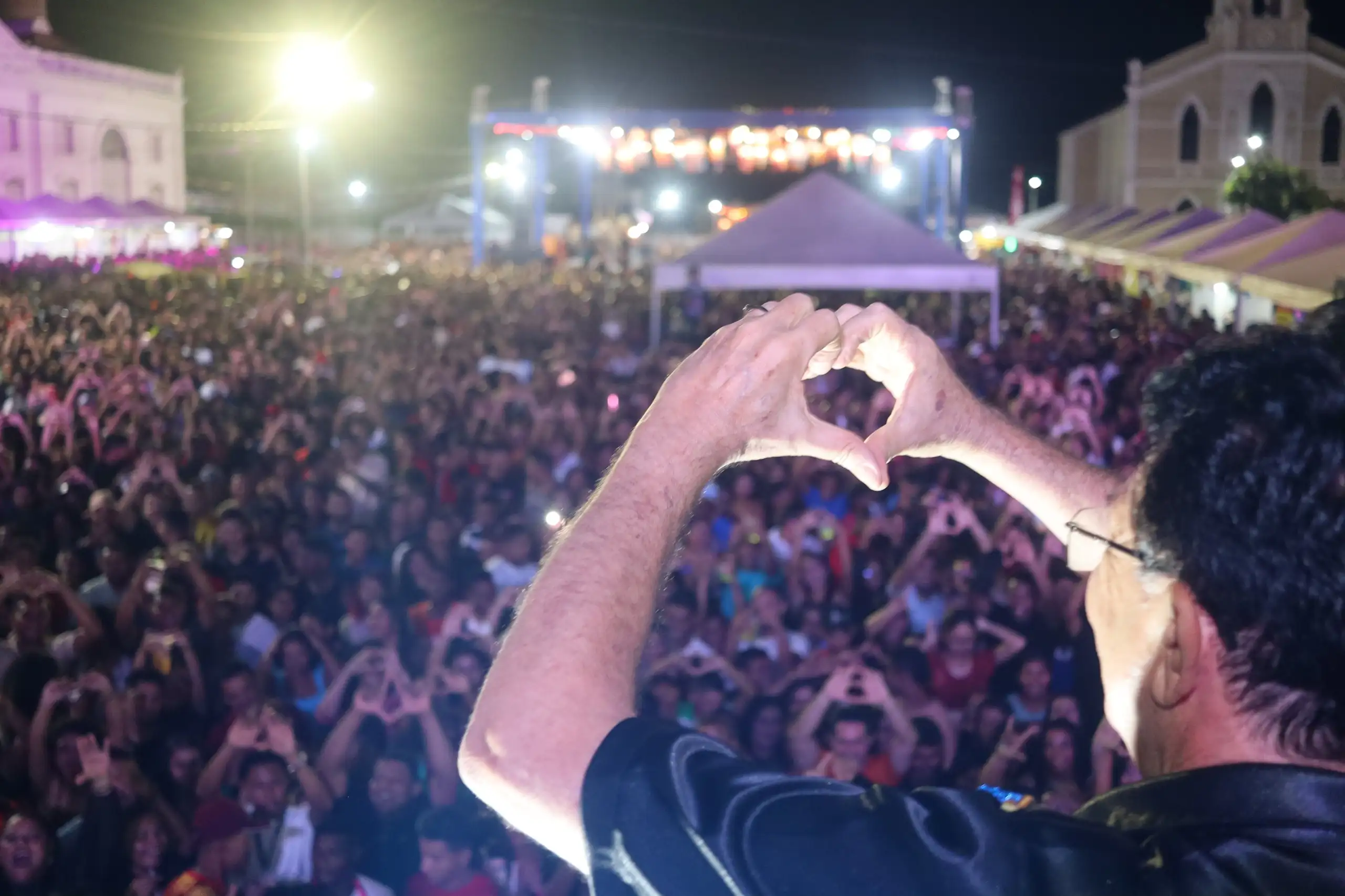 Galeria de imagens - Foto 12 da notícia: Festival Julino de Codó bate recorde de público no segundo dia de festa na Praça São Sebastião