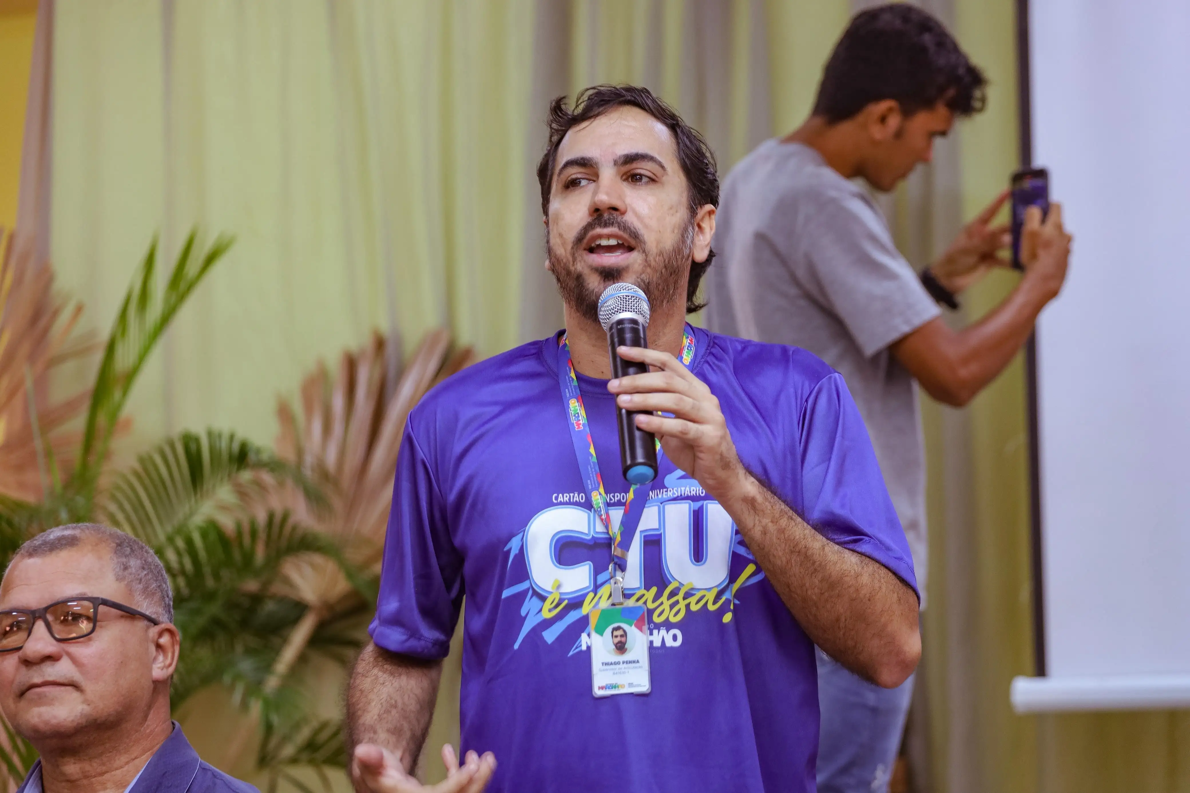 Foto 4 – Estudantes codoenses recebem cartões do Programa Cartão Transporte Universitário