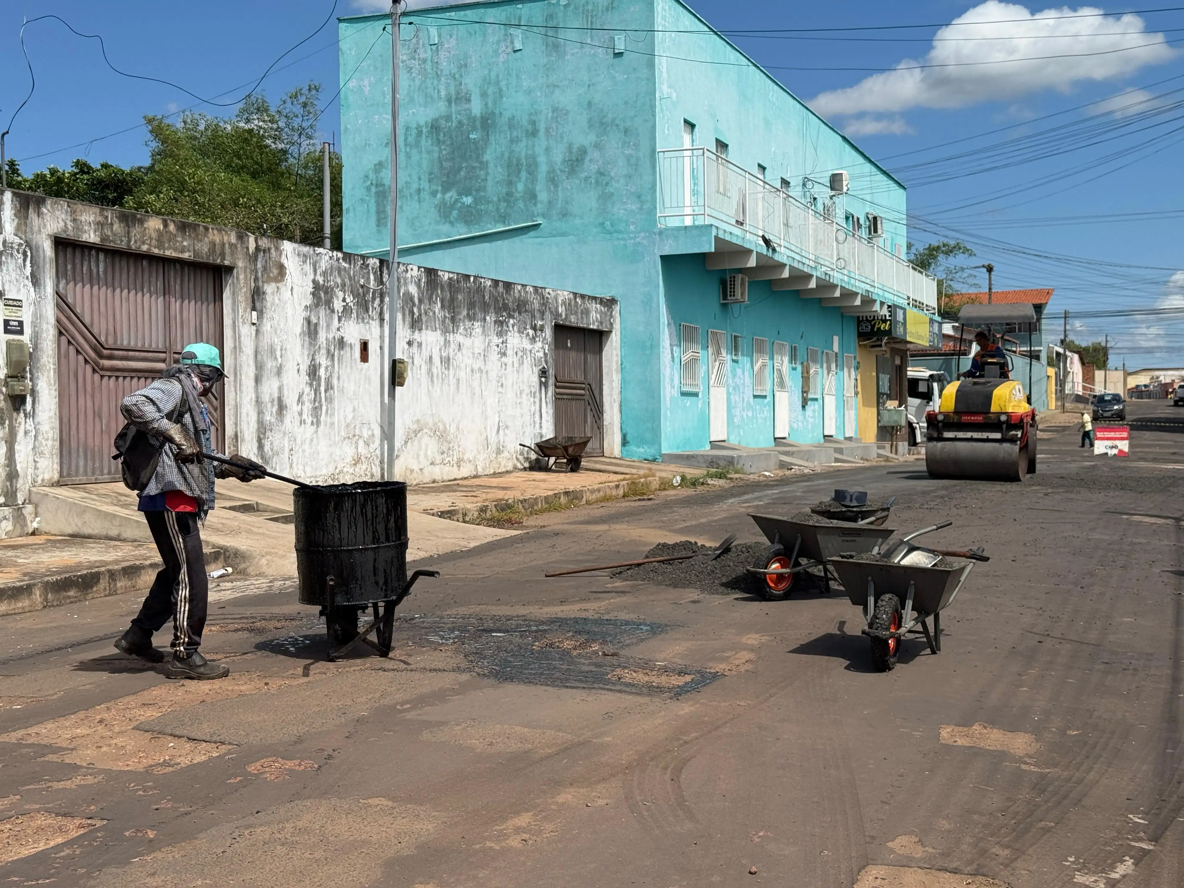 Galeria de imagens - Foto 8 da notícia: Prefeitura de Codó avança com operação tapa-buraco no bairro São Sebastião