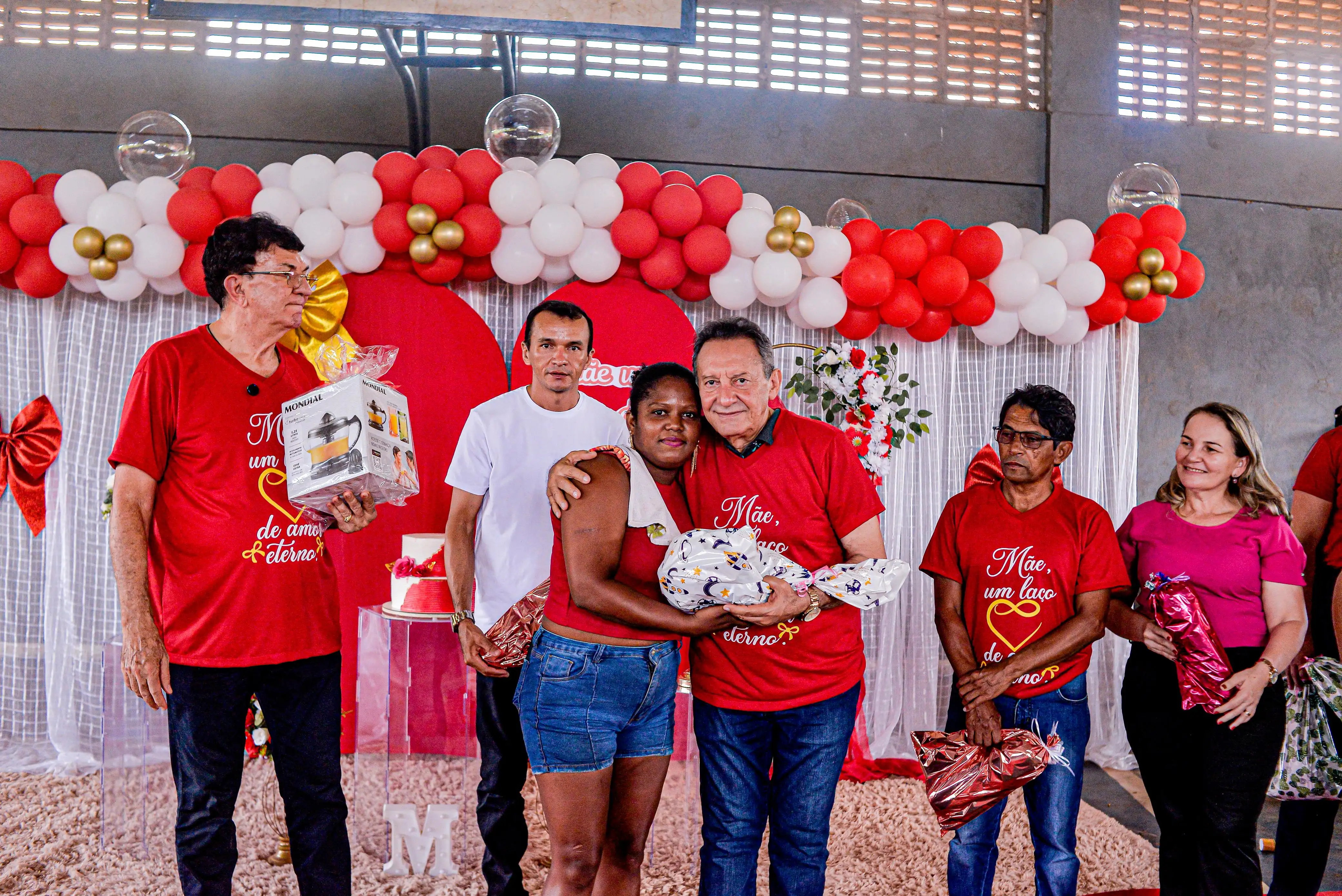 Foto 13 – Prefeito Chiquinho FC anuncia pacote de obras em Cajazeiras durante comemoração do Dia das Mães