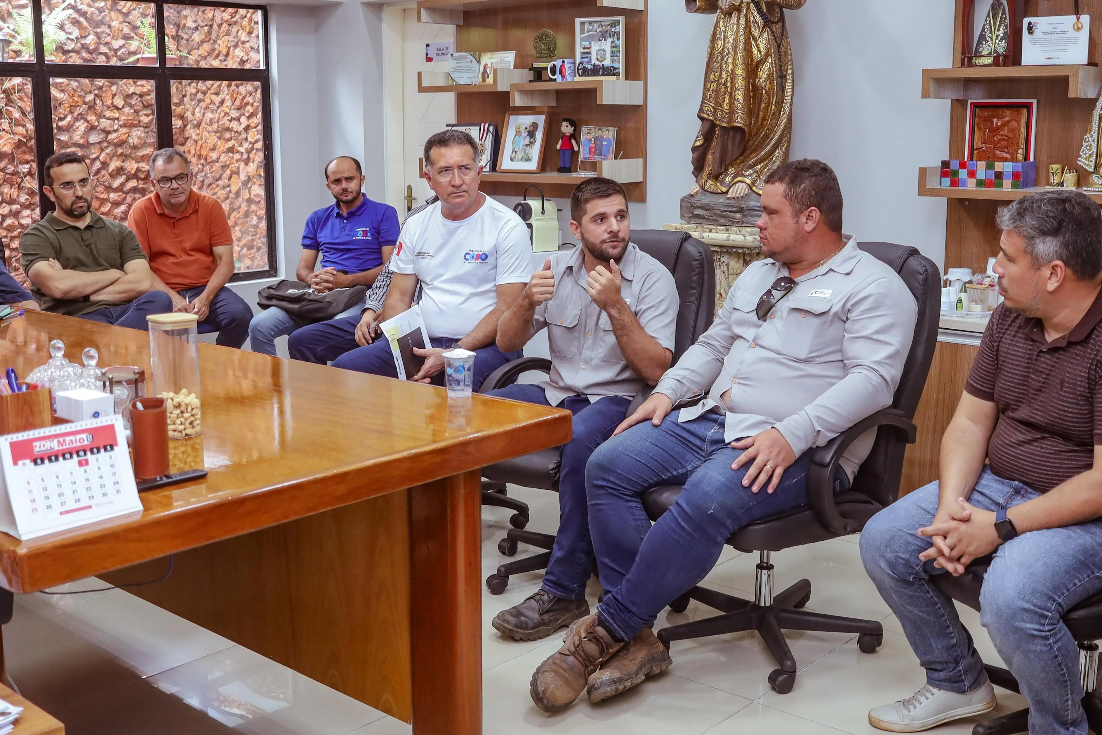 Foto 5 – Prefeito de Codó discute com a Transnordestina adequação nas passagens da linha férrea