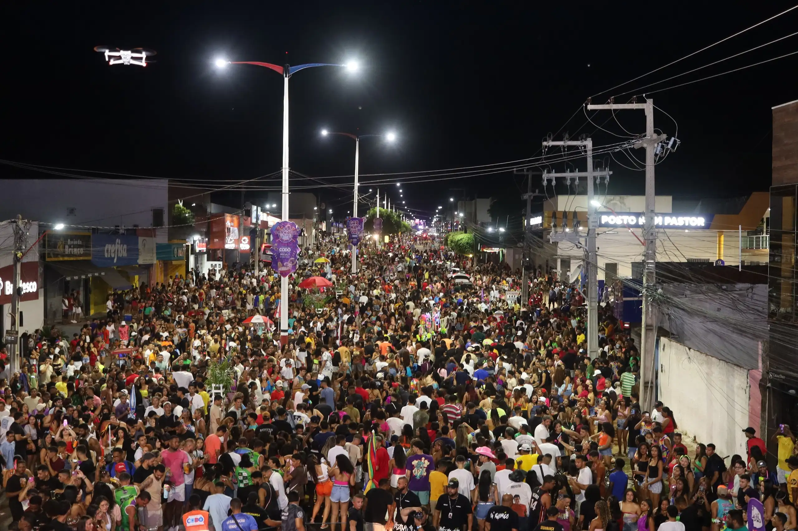 Foto 6 – Segundo dia do Carnaval “Folia, Cultura e Paixão” arrasta milhares de foliões em Codó