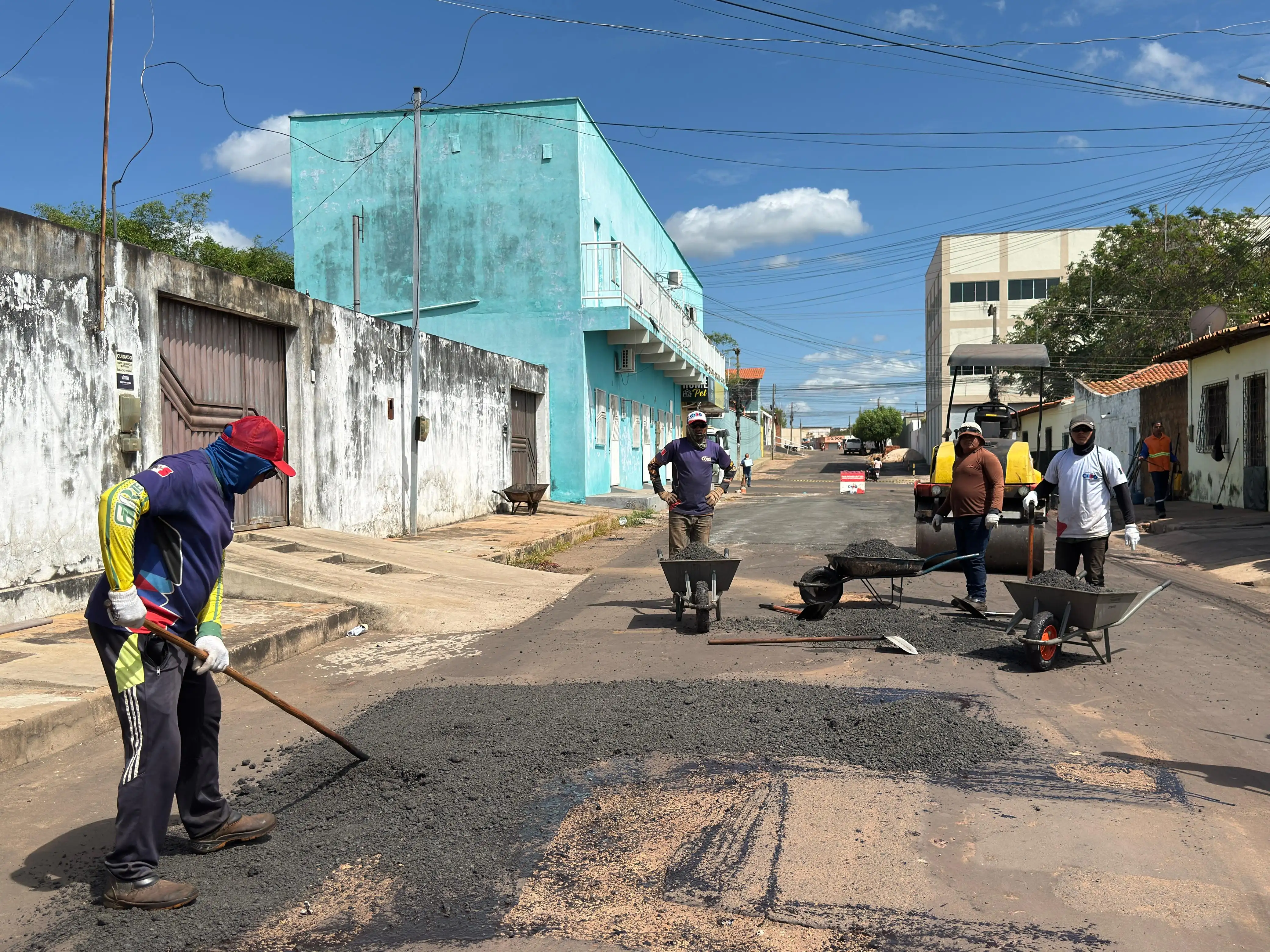 Galeria de imagens - Foto 5 da notícia: Prefeitura de Codó avança com operação tapa-buraco no bairro São Sebastião