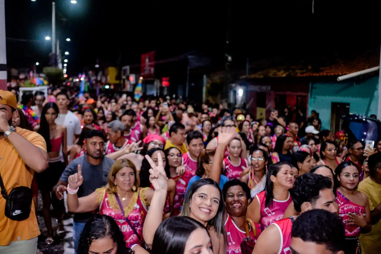 Galeria de imagens - Foto 14 da notícia: Abertura do Carnaval de Codó reúne multidão e dá início à “Folia, Cultura e Paixão” 2026