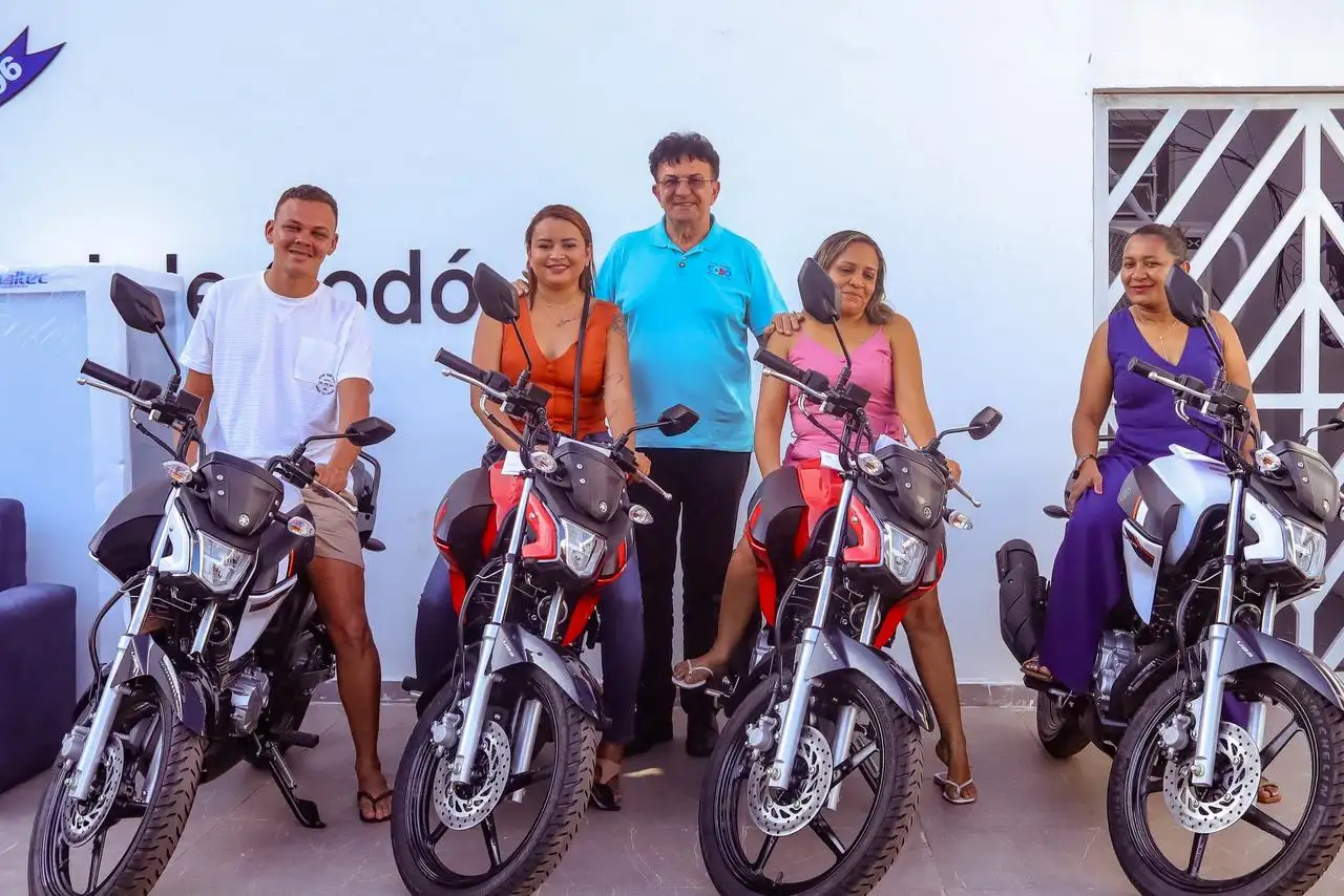 Foto 1 – Prefeitura de Codó realiza entrega de prêmios a servidores sorteados em comemoração ao dia do servidor