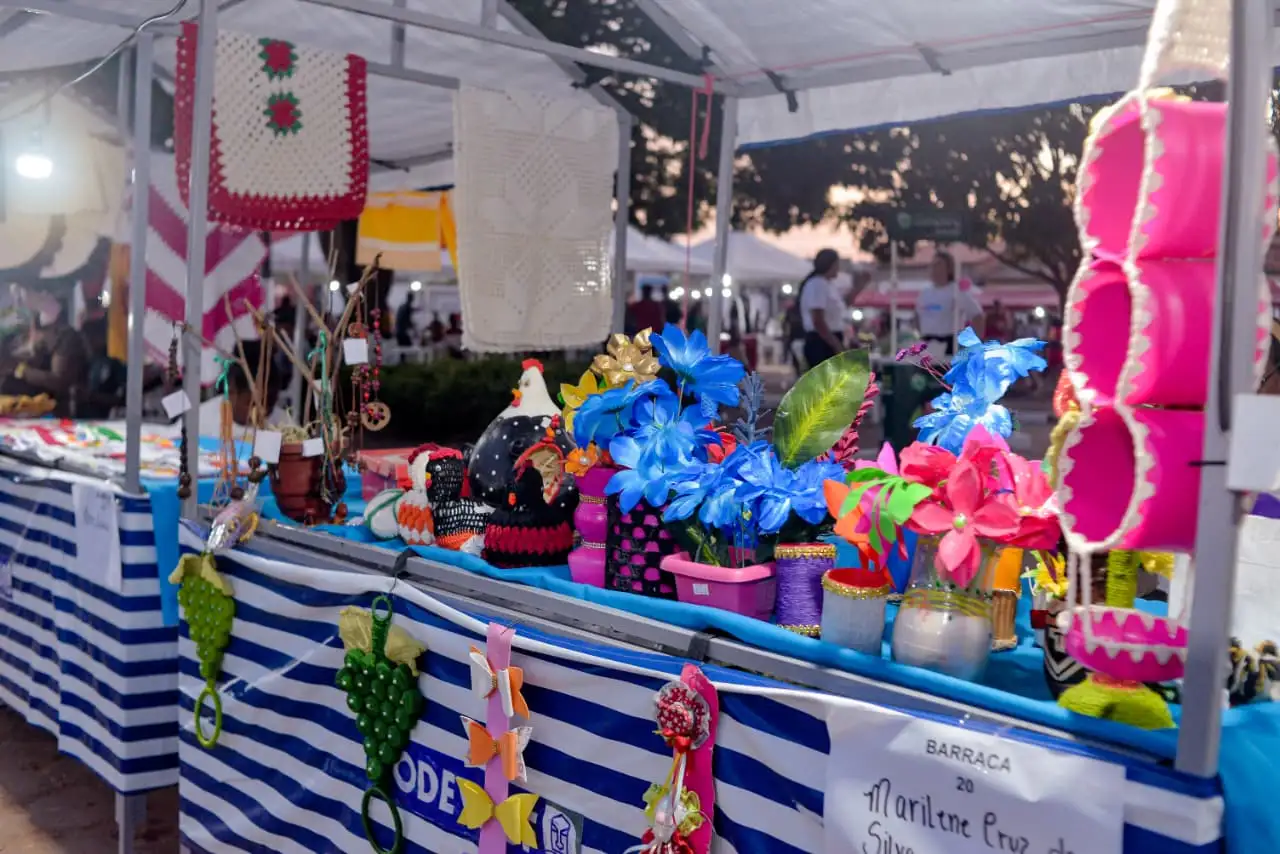 Galeria de imagens - Foto 14 da notícia: Prefeitura de Codó valoriza produtores e artesãos locais em mais uma edição da Feira da Agricultura Familiar