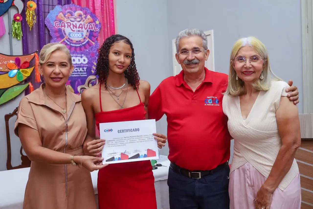 Galeria de imagens - Foto 2 da notícia: Prefeitura de Codó e IEMA certificam participantes do curso de Vitrinismo com foco no fortalecimento do comércio local