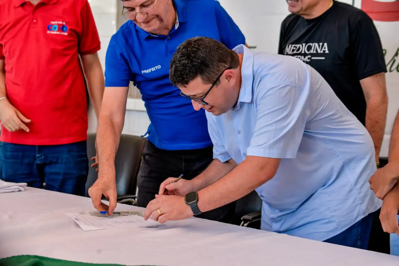 Foto 3 – Prefeitura de Codó firma convênio com IFMA e garante transporte escolar gratuito para 480 estudantes