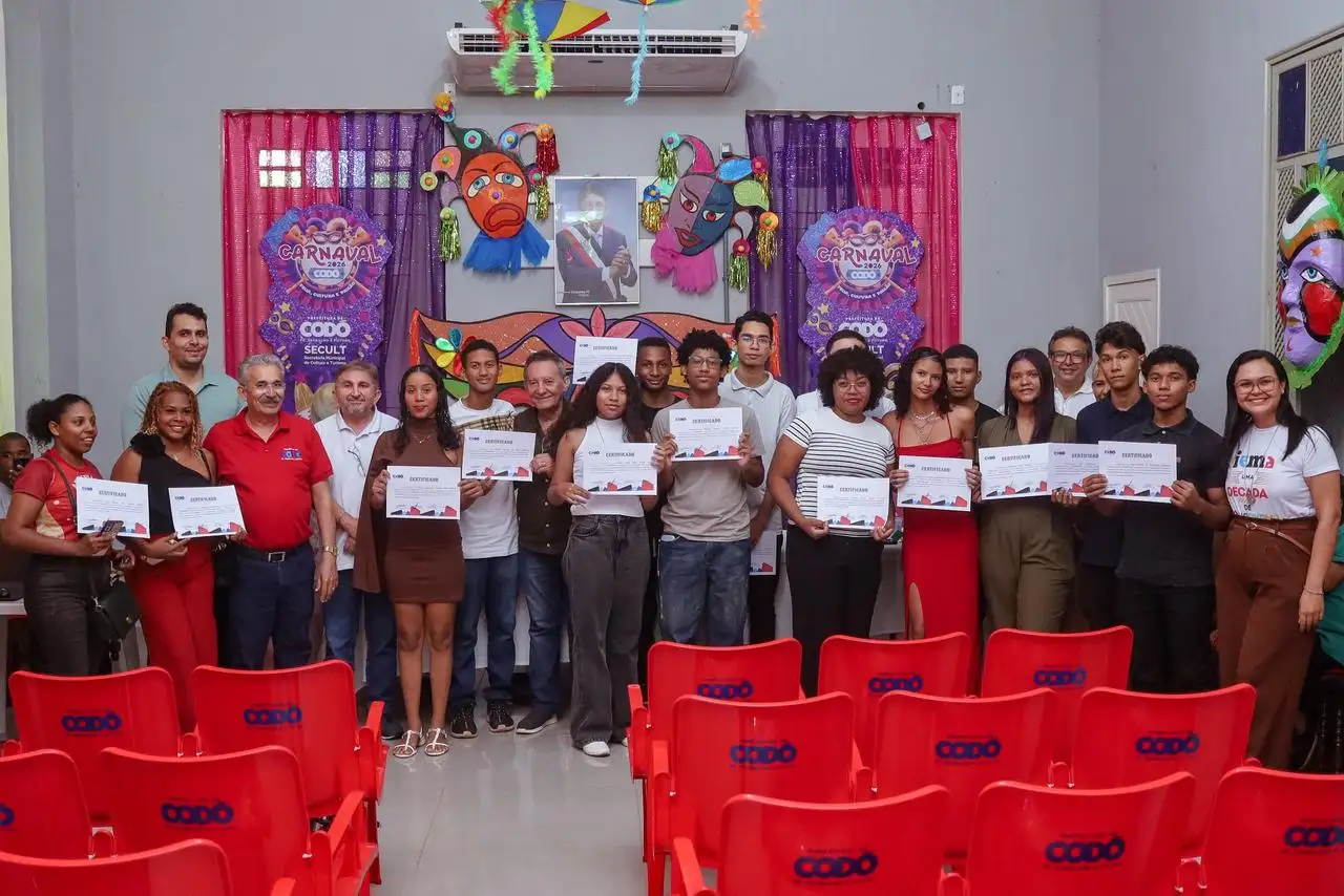 Galeria de imagens - Foto 4 da notícia: Prefeitura de Codó e IEMA certificam participantes do curso de Vitrinismo com foco no fortalecimento do comércio local