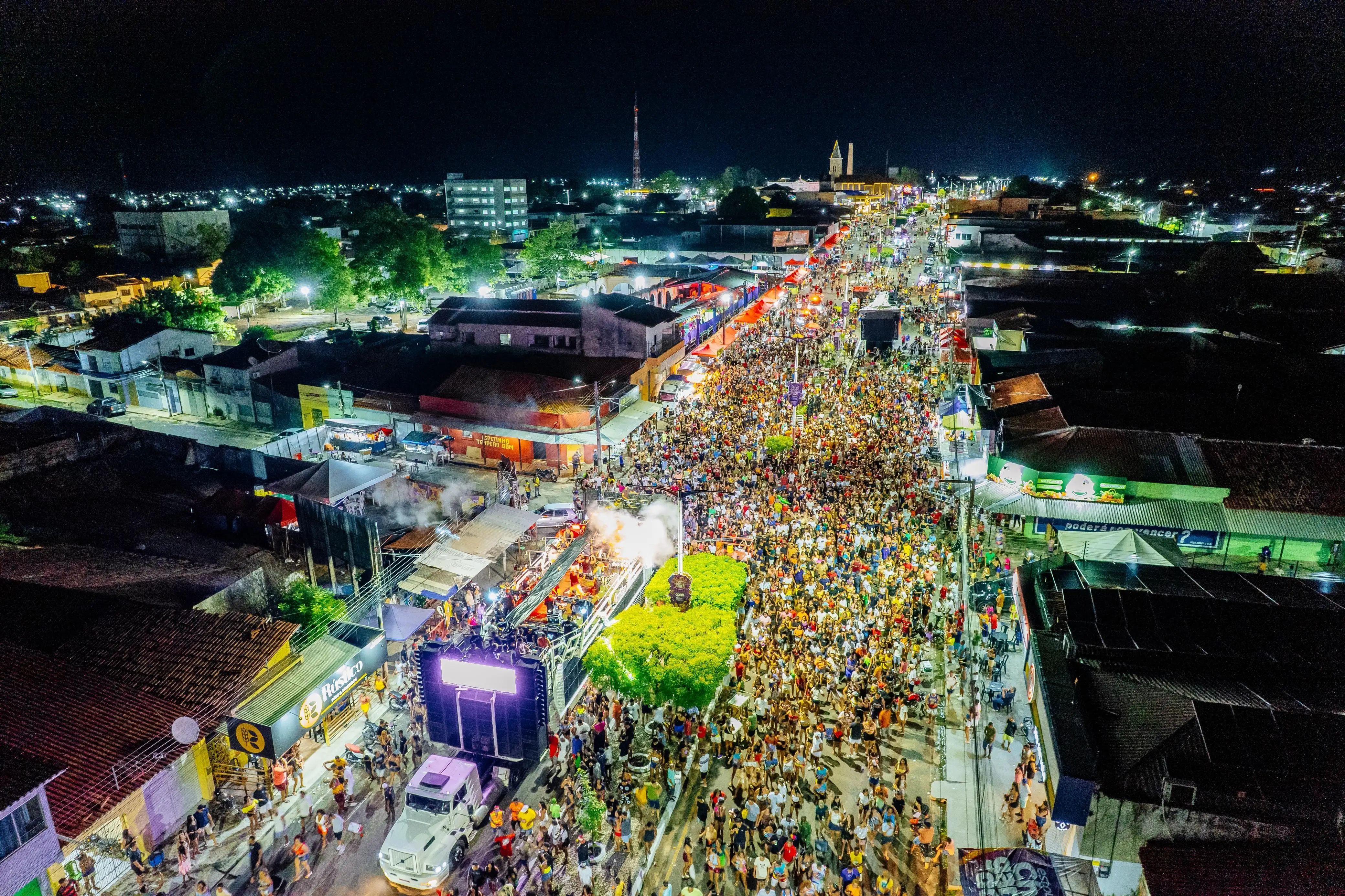 Foto 8 – Segundo dia do Carnaval “Folia, Cultura e Paixão” arrasta milhares de foliões em Codó