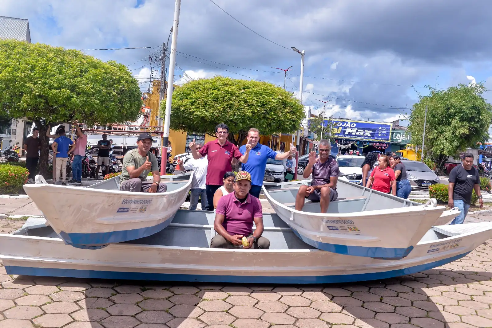 Foto 1 – Codó avança com entrega de equipamentos para pescadores e serviços de saúde