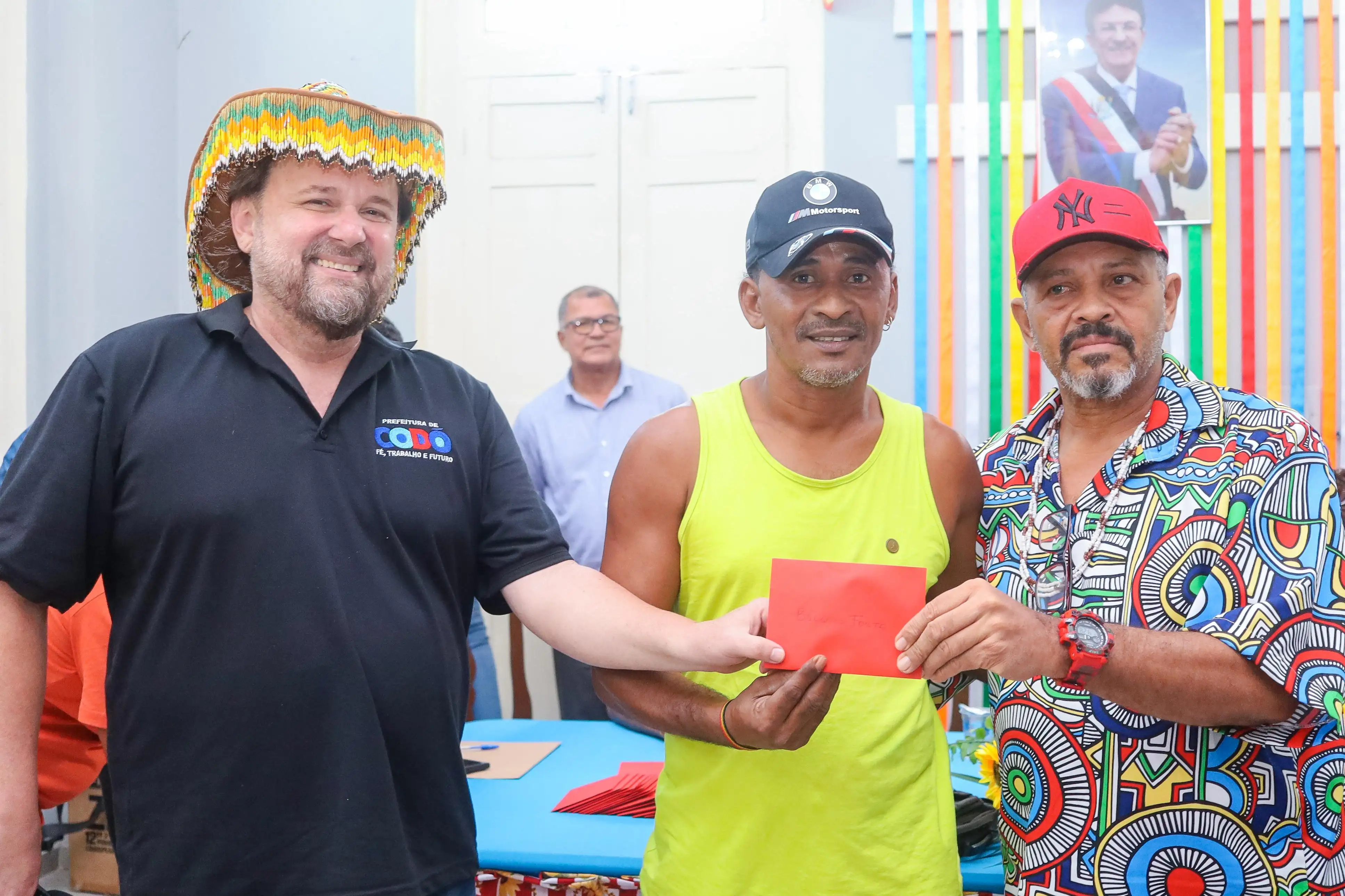 Foto 11 – Prefeitura de Codó entrega incentivo financeiro para bandas e arraiais do município