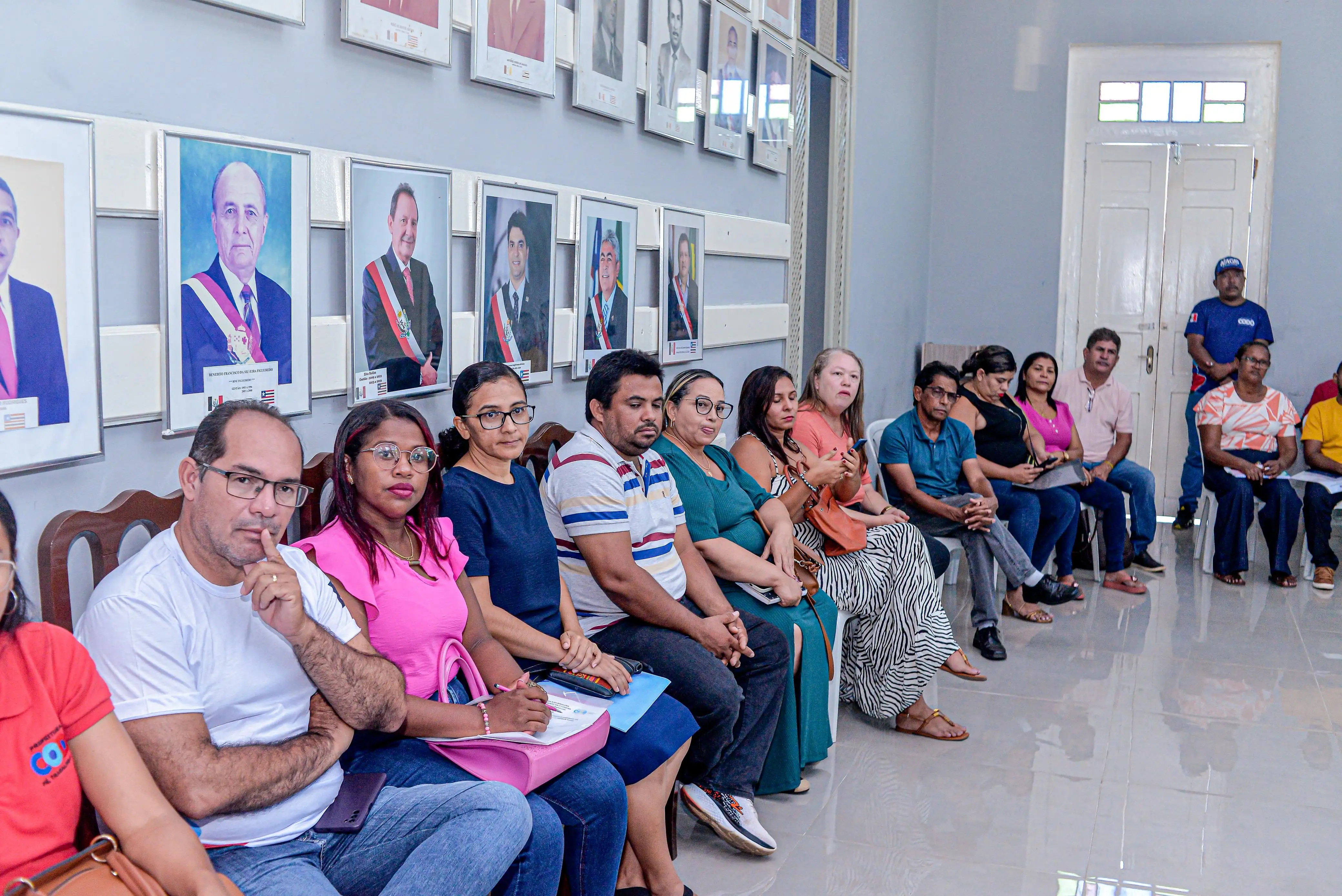 Foto 3 – Prefeito Chiquinho FC se reúne com gestores municipais para discutir demandas da educação