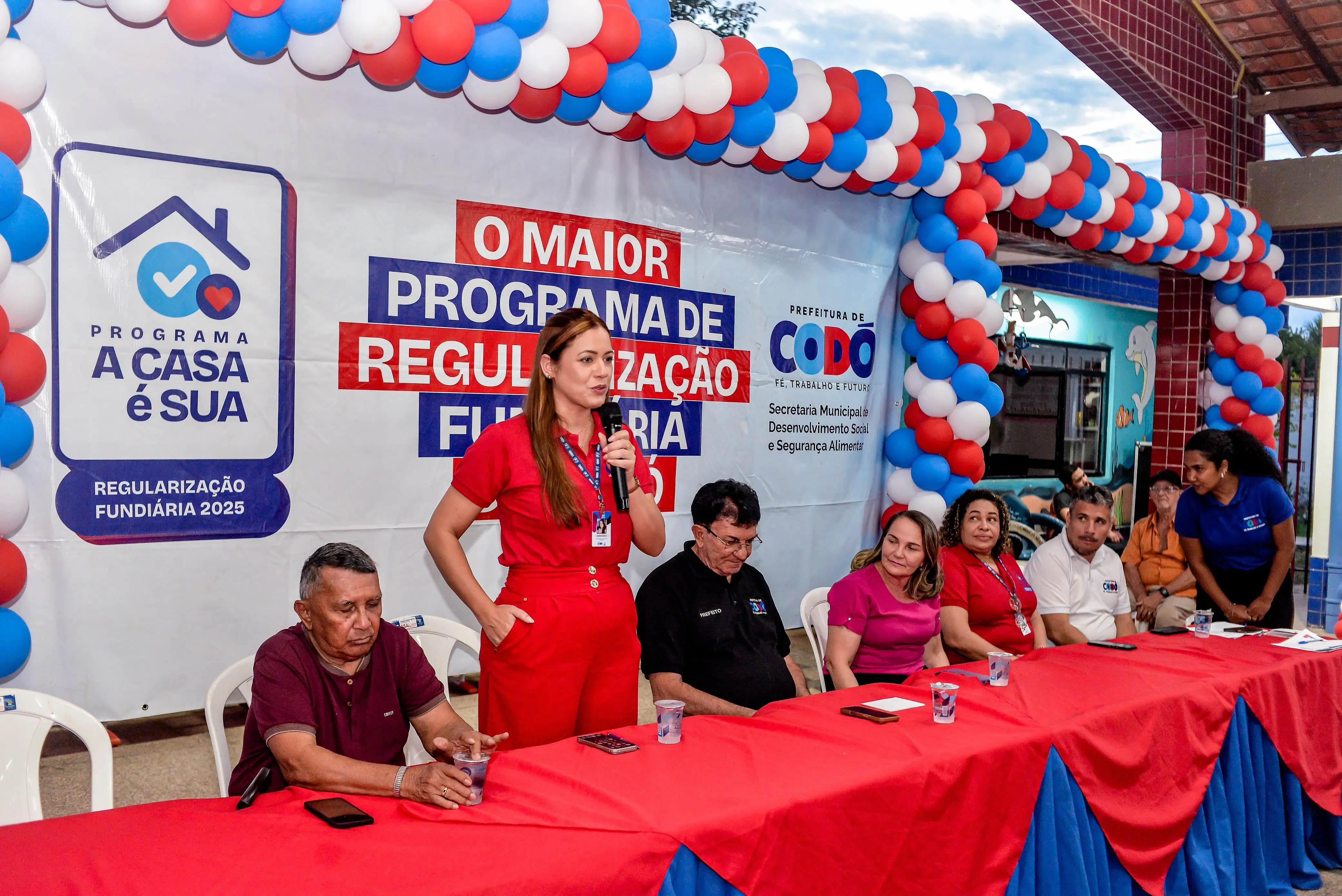 Galeria de imagens - Foto 6 da notícia: Moradores do bairro Santa Terezinha em Codó recebem títulos de propriedade de imóveis