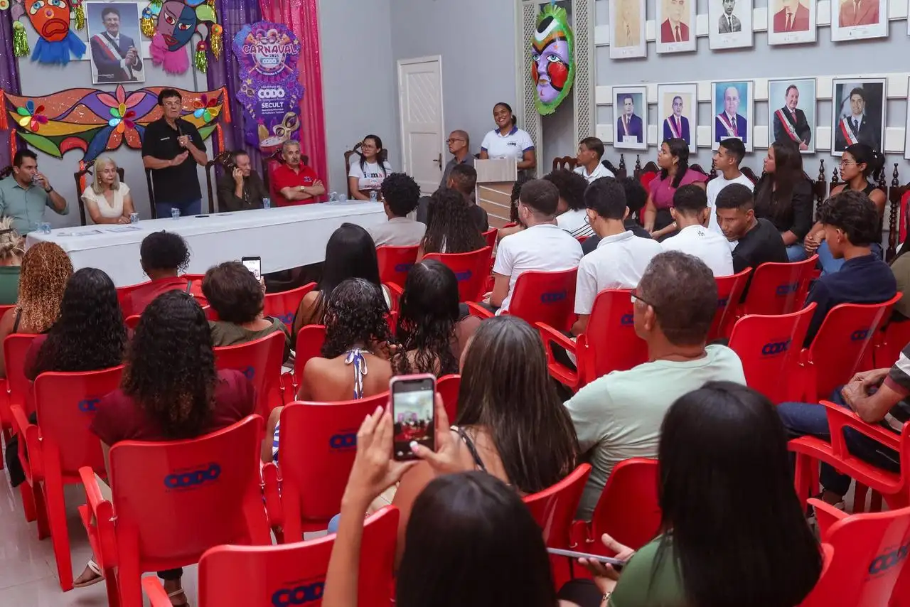 Galeria de imagens - Foto 12 da notícia: Prefeitura de Codó e IEMA certificam participantes do curso de Vitrinismo com foco no fortalecimento do comércio local