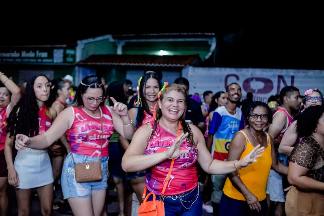 Galeria de imagens - Foto 10 da notícia: Abertura do Carnaval de Codó reúne multidão e dá início à “Folia, Cultura e Paixão” 2026