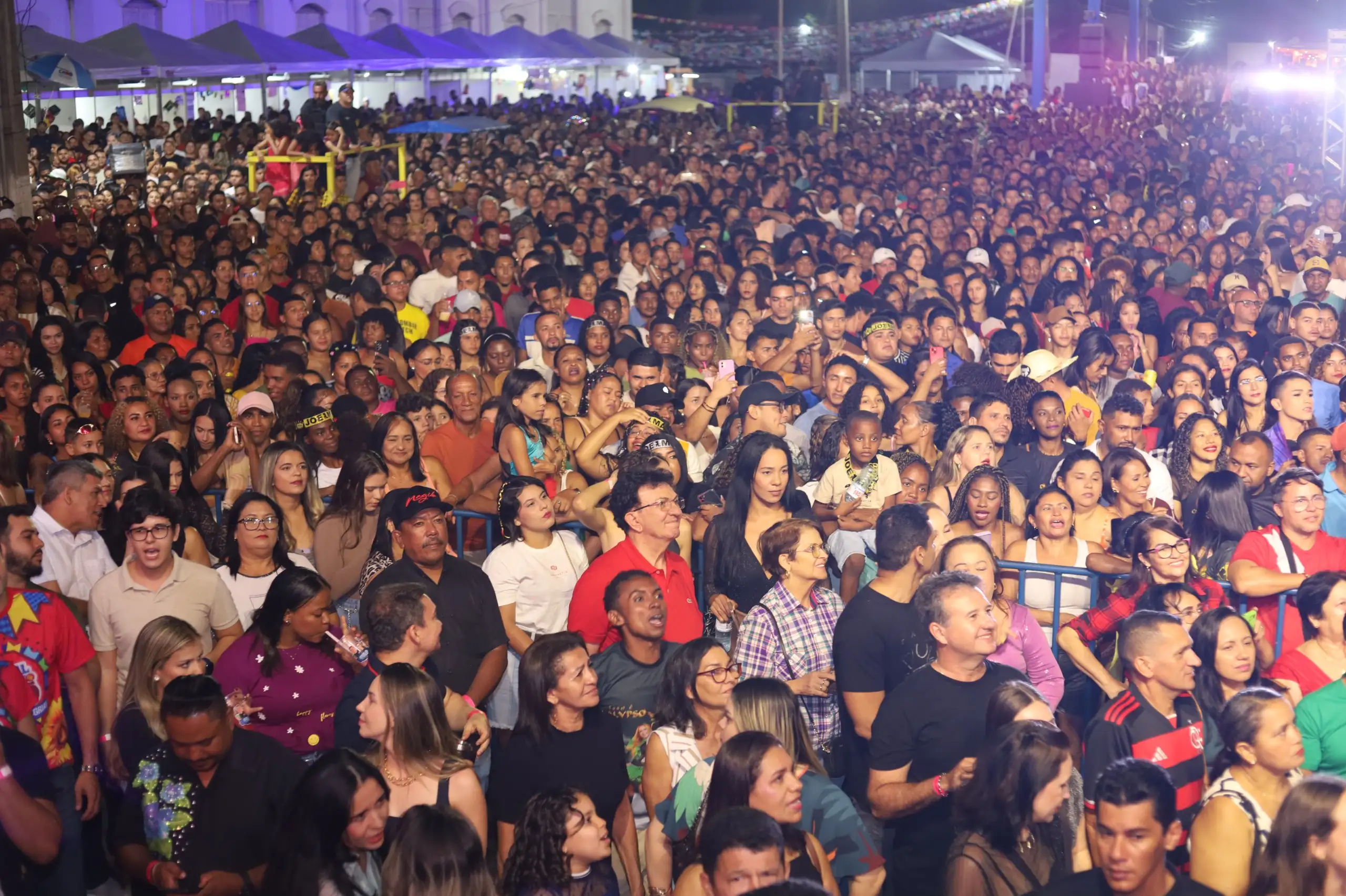 Galeria de imagens - Foto 11 da notícia: Encerramento do Festival Julino reúne milhares de pessoas em Codó