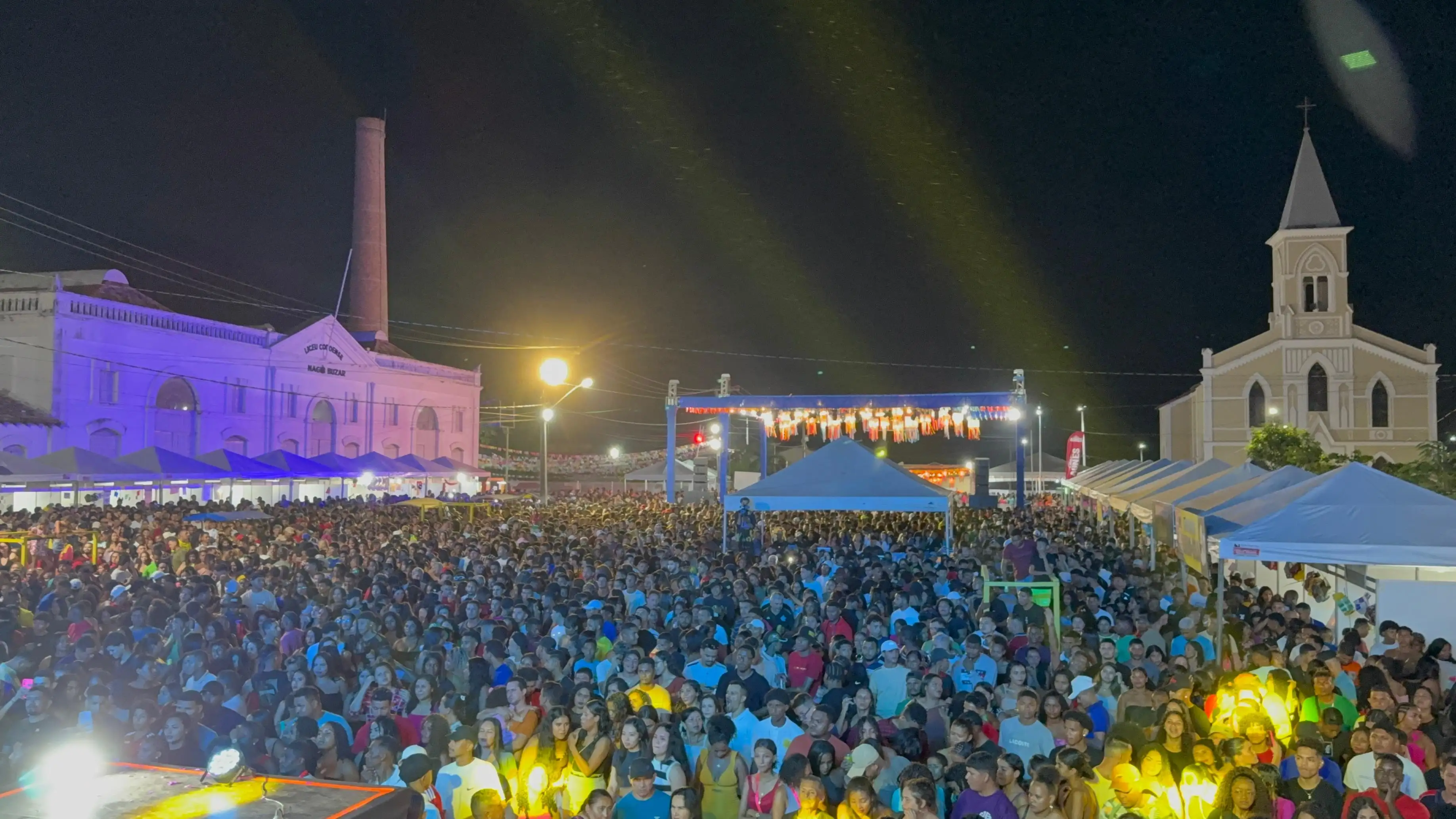 Galeria de imagens - Foto 14 da notícia: Festival Julino de Codó bate recorde de público no segundo dia de festa na Praça São Sebastião