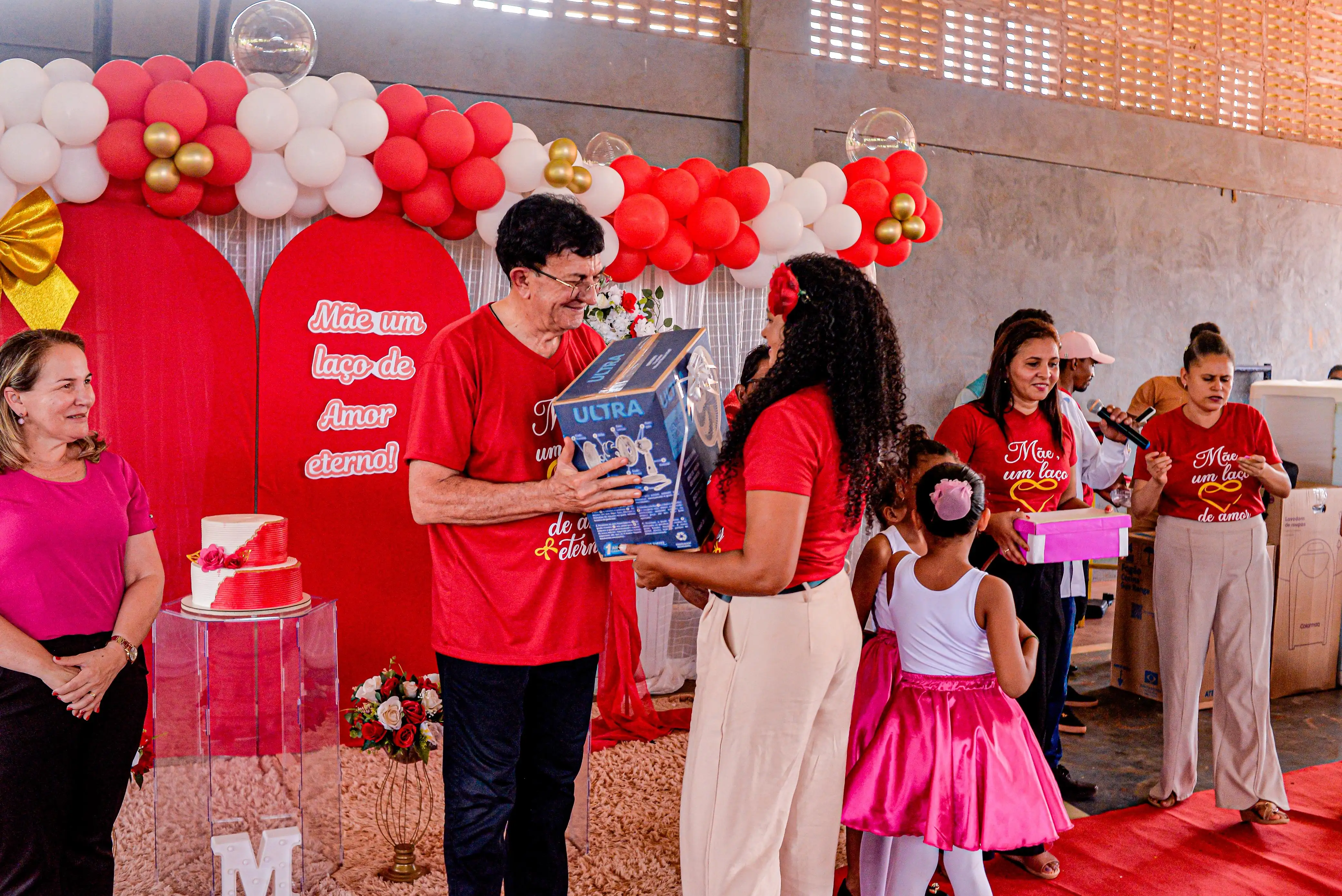 Foto 17 – Prefeito Chiquinho FC anuncia pacote de obras em Cajazeiras durante comemoração do Dia das Mães