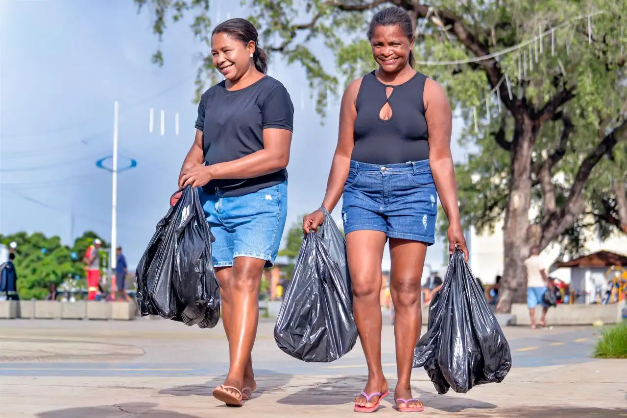 Galeria de imagens - Foto 4 da notícia: Prefeitura de Codó distribui 60 toneladas de peixe e beneficia milhares de famílias na Semana Santa