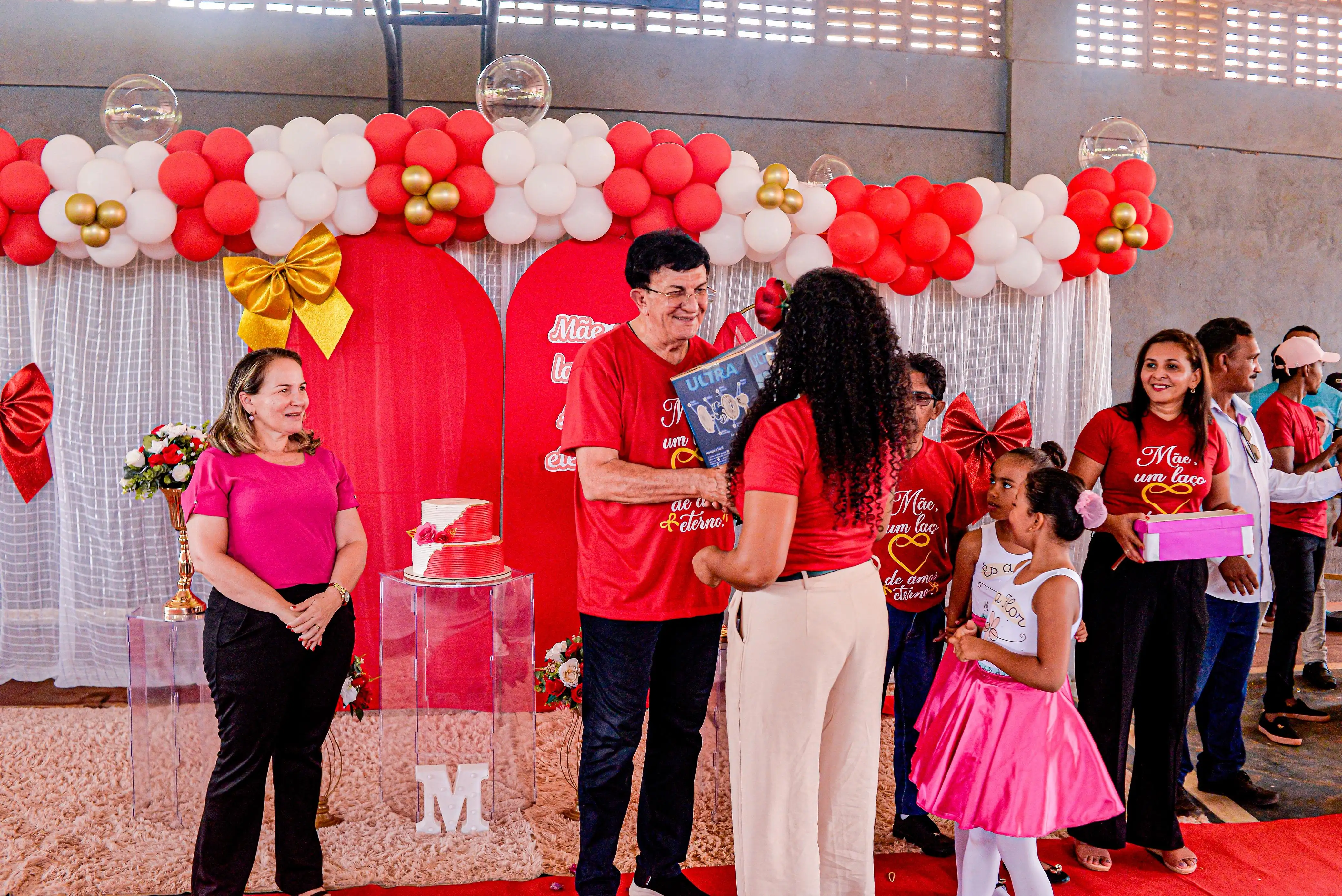 Foto 18 – Prefeito Chiquinho FC anuncia pacote de obras em Cajazeiras durante comemoração do Dia das Mães