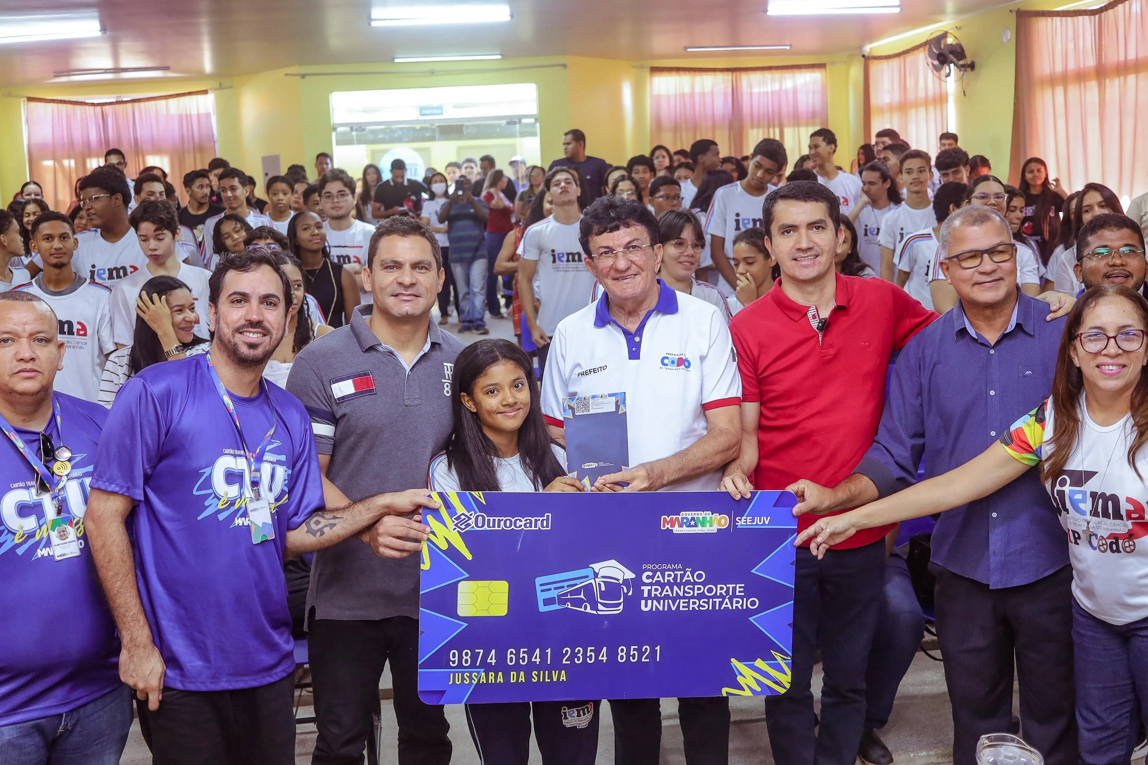 Estudantes codoenses recebem cartões do Programa Cartão Transporte Universitário