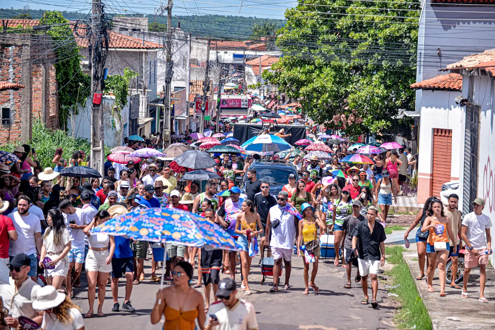 Foto 5 – Do Blocão do Vereda à Chicabana: festa toma conta de Codó no quarto dia de Carnaval