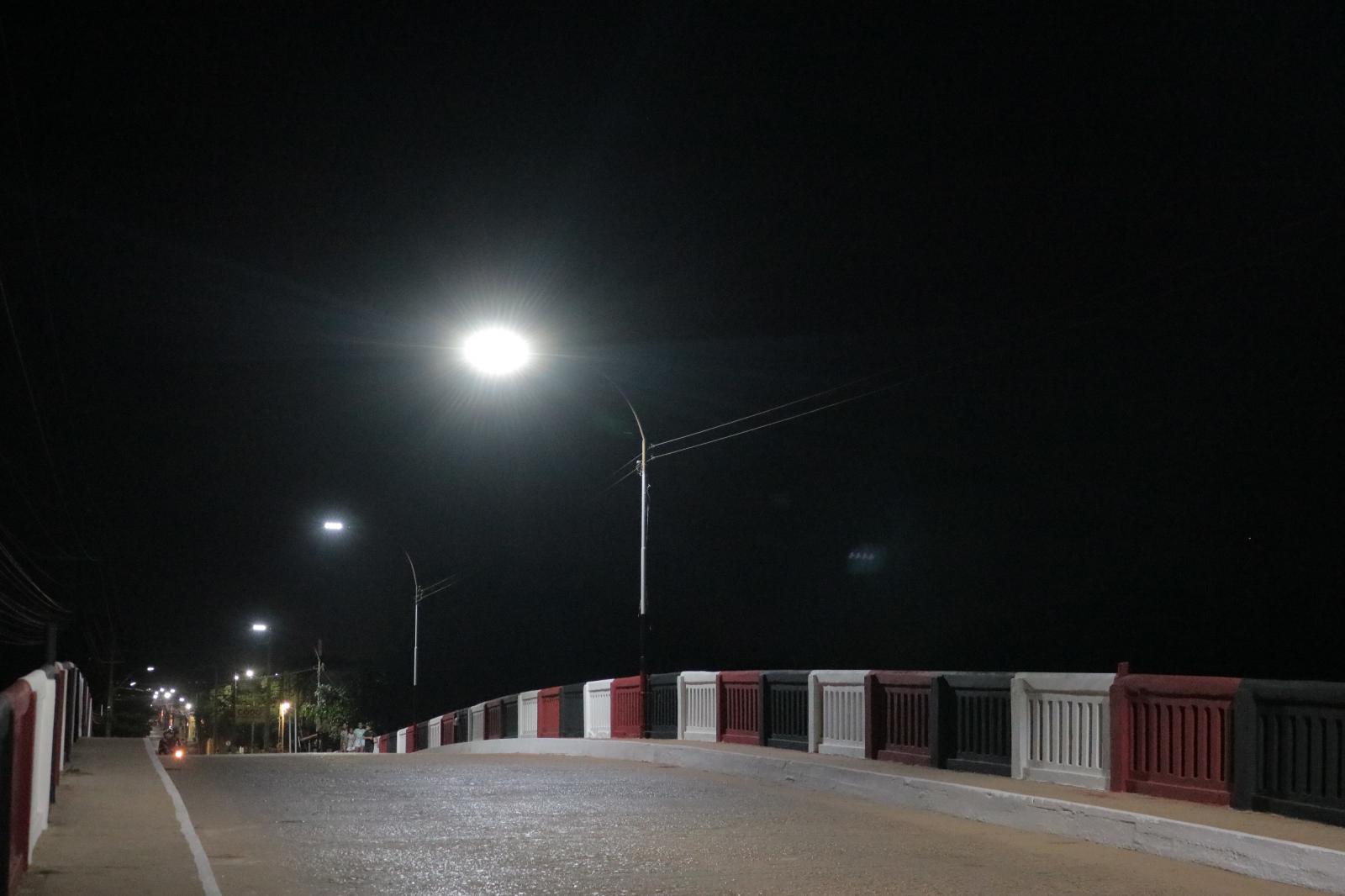Prefeito Dr. Zé Francisco entrega nova iluminação em LED com trabalhos de pintura na Ponte da Trizidela em Codó