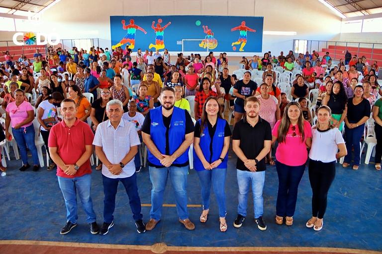 Encontro com beneficiários esclarece critérios do Bolsa Família com a presença da Prefeitura e governo estadual, em Codó